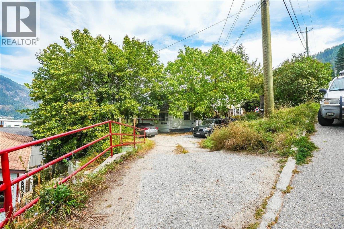 1007 Gordon Street, Nelson, British Columbia  V1L 0A1 - Photo 11 - 10363818