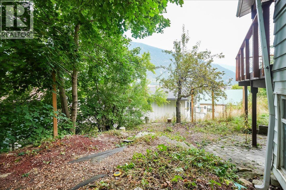 1007 Gordon Street, Nelson, British Columbia  V1L 0A1 - Photo 13 - 10363818