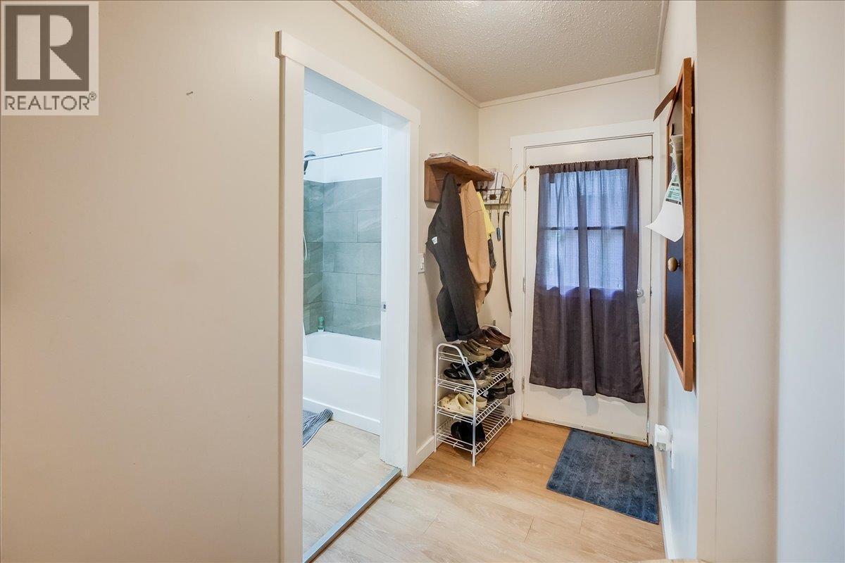1007 Gordon Street, Nelson, British Columbia  V1L 0A1 - Photo 38 - 10363818