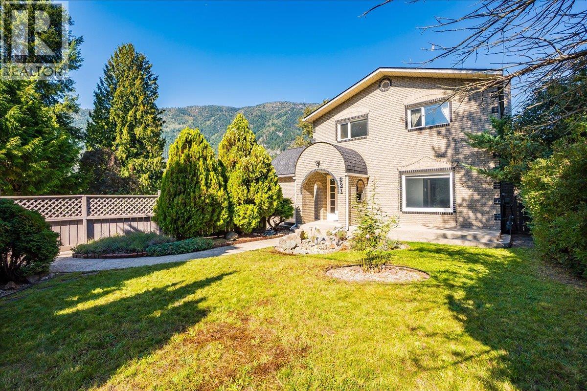 821 Gordon Street, Nelson, British Columbia  V1L 3L8 - Photo 1 - 10364092
