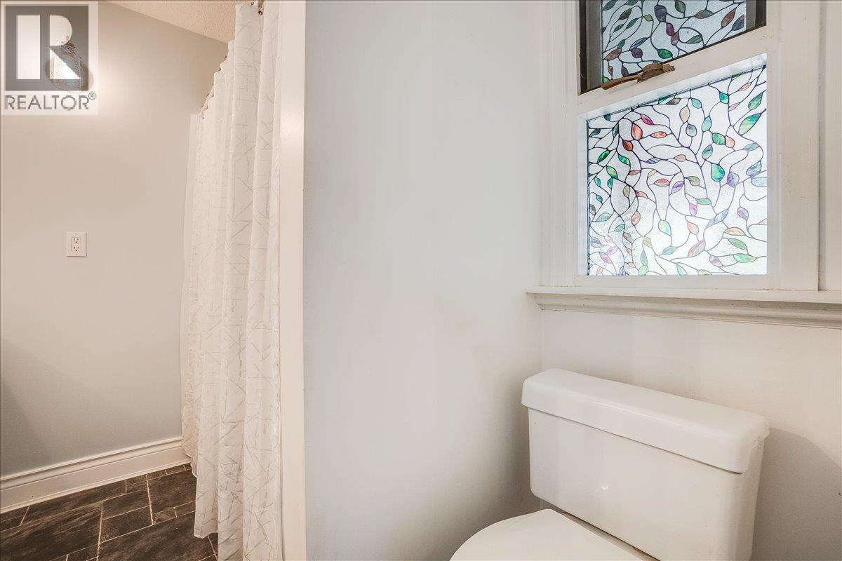 821 Gordon Street, Nelson, British Columbia  V1L 3L8 - Photo 14 - 10364092