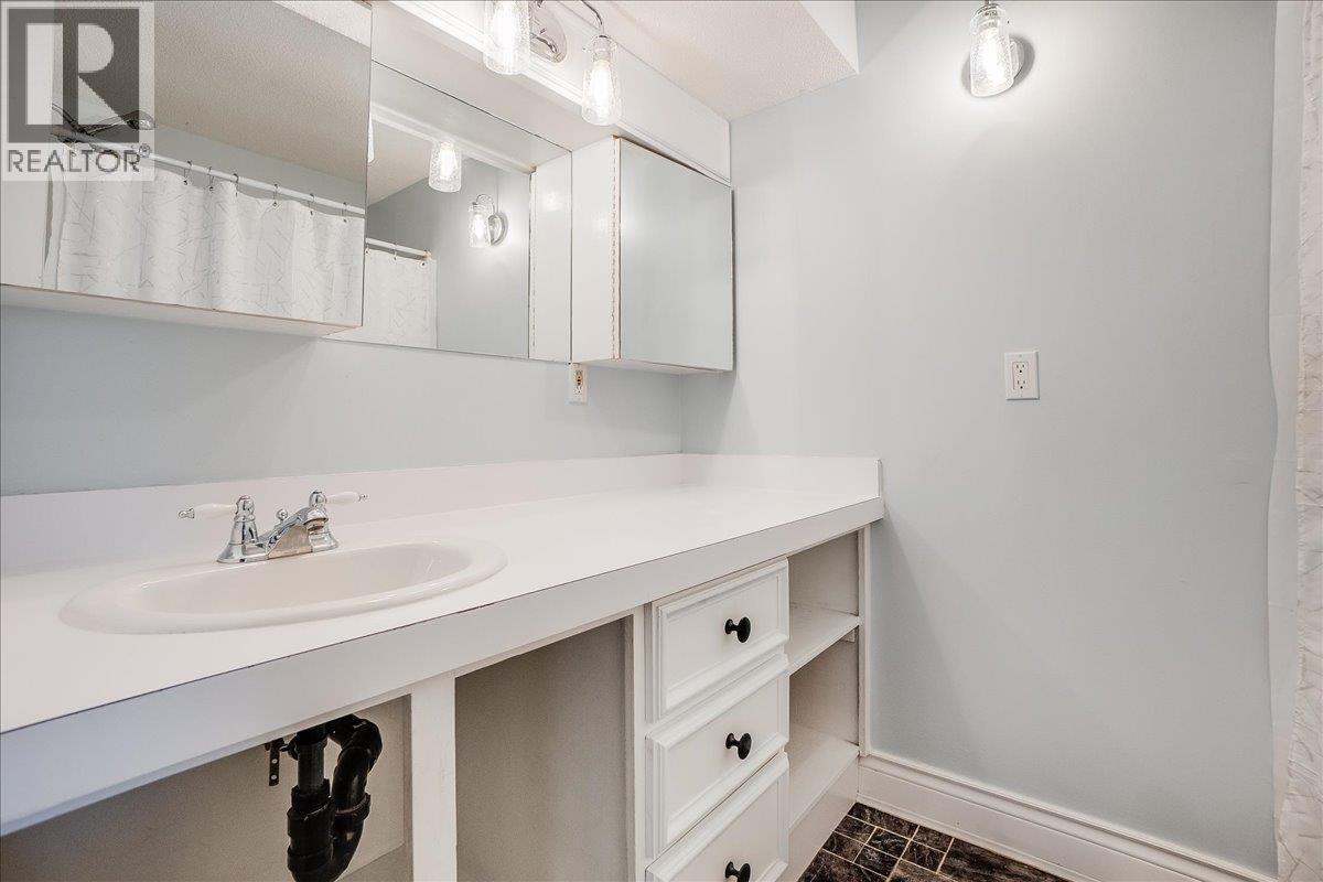 821 Gordon Street, Nelson, British Columbia  V1L 3L8 - Photo 15 - 10364092