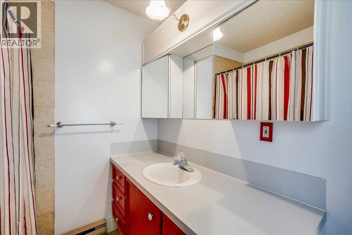 821 Gordon Street, Nelson, British Columbia  V1L 3L8 - Photo 37 - 10364092