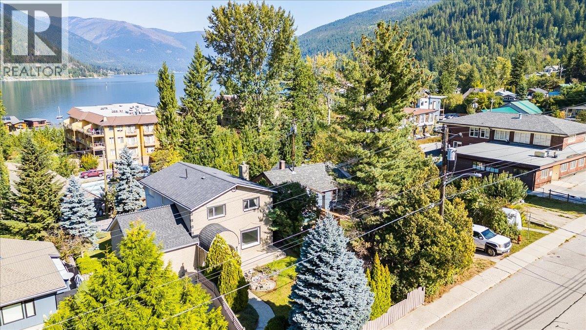 821 Gordon Street, Nelson, British Columbia  V1L 3L8 - Photo 5 - 10364092