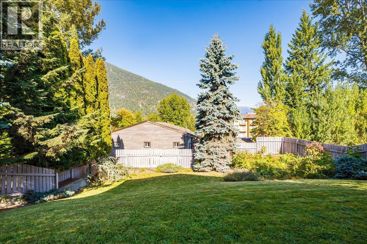 821 Gordon Street, Nelson, British Columbia  V1L 3L8 - Photo 54 - 10364092