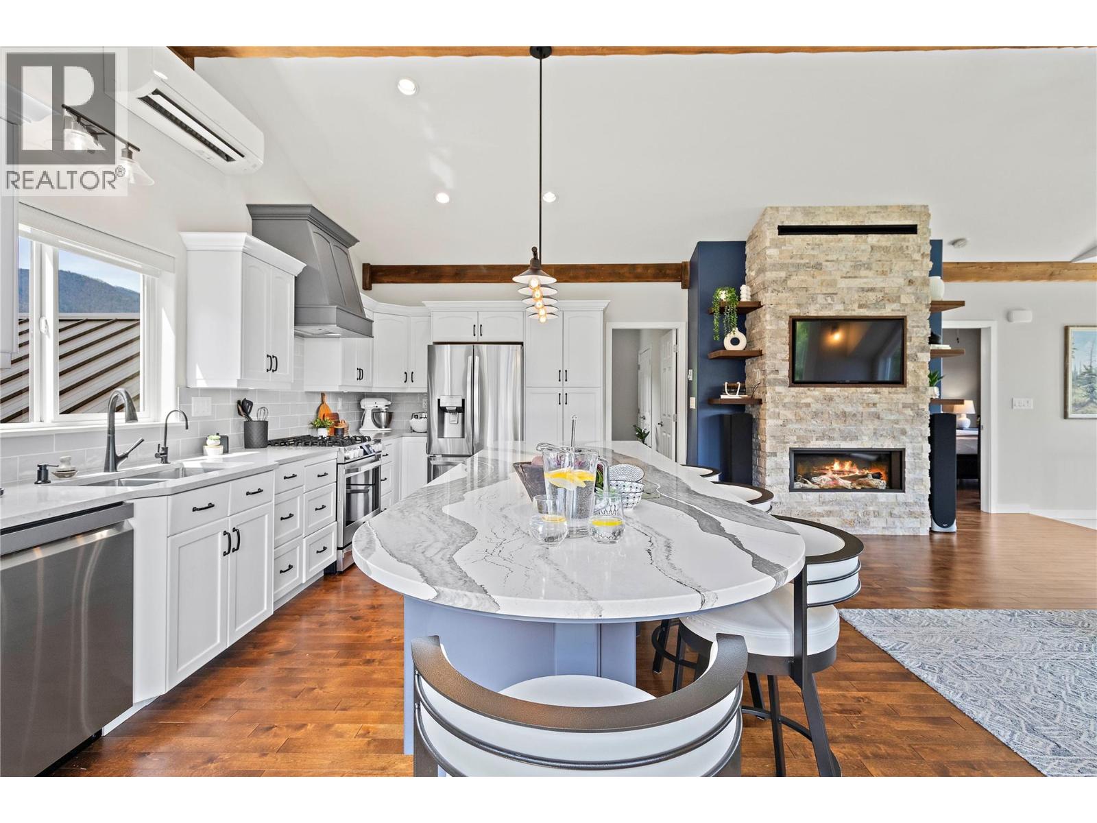 2672 Mckenzie Road, Sorrento, British Columbia  V0E 2W1 - Photo 3 - 10363053