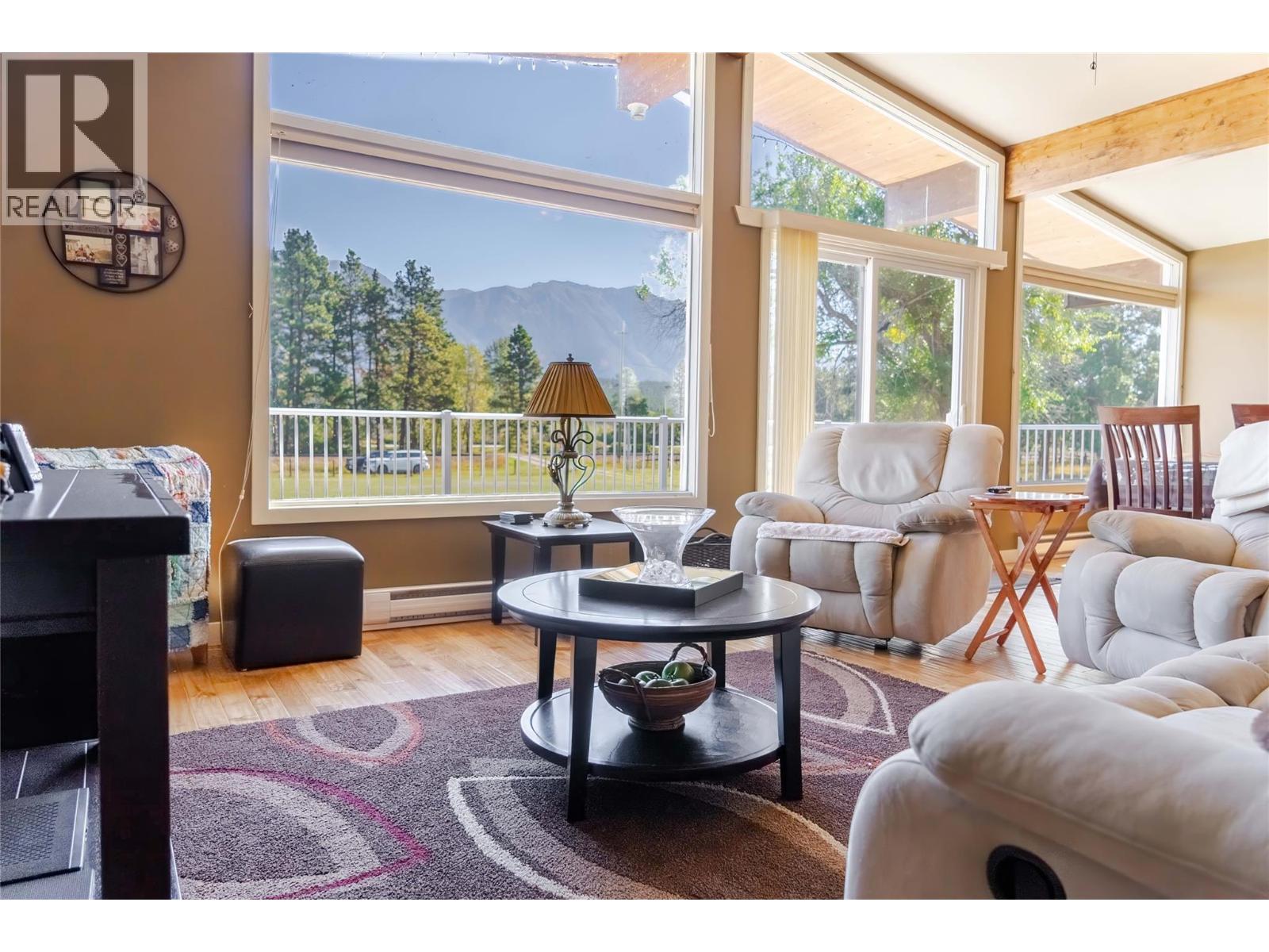 7055 93/95 Highway, Wasa, British Columbia  V0B 2K0 - Photo 22 - 10364005