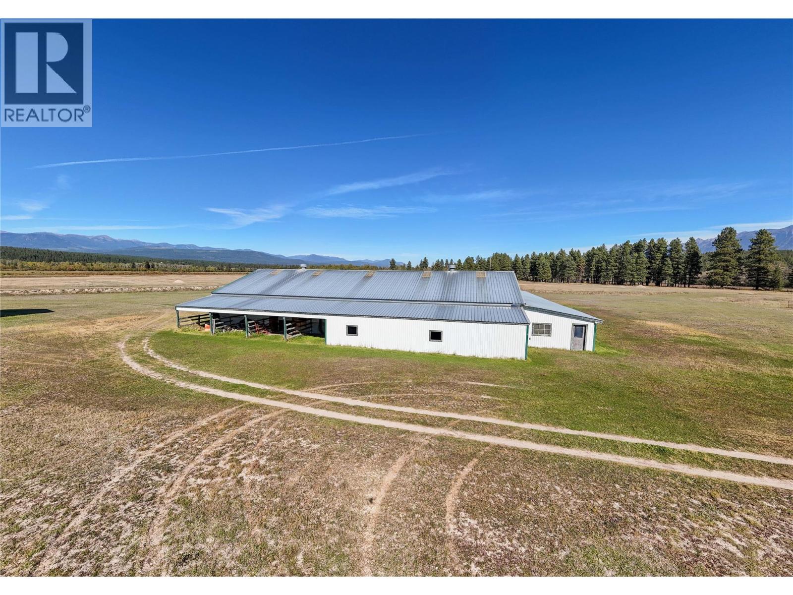 7055 93/95 Highway, Wasa, British Columbia  V0B 2K0 - Photo 53 - 10364005