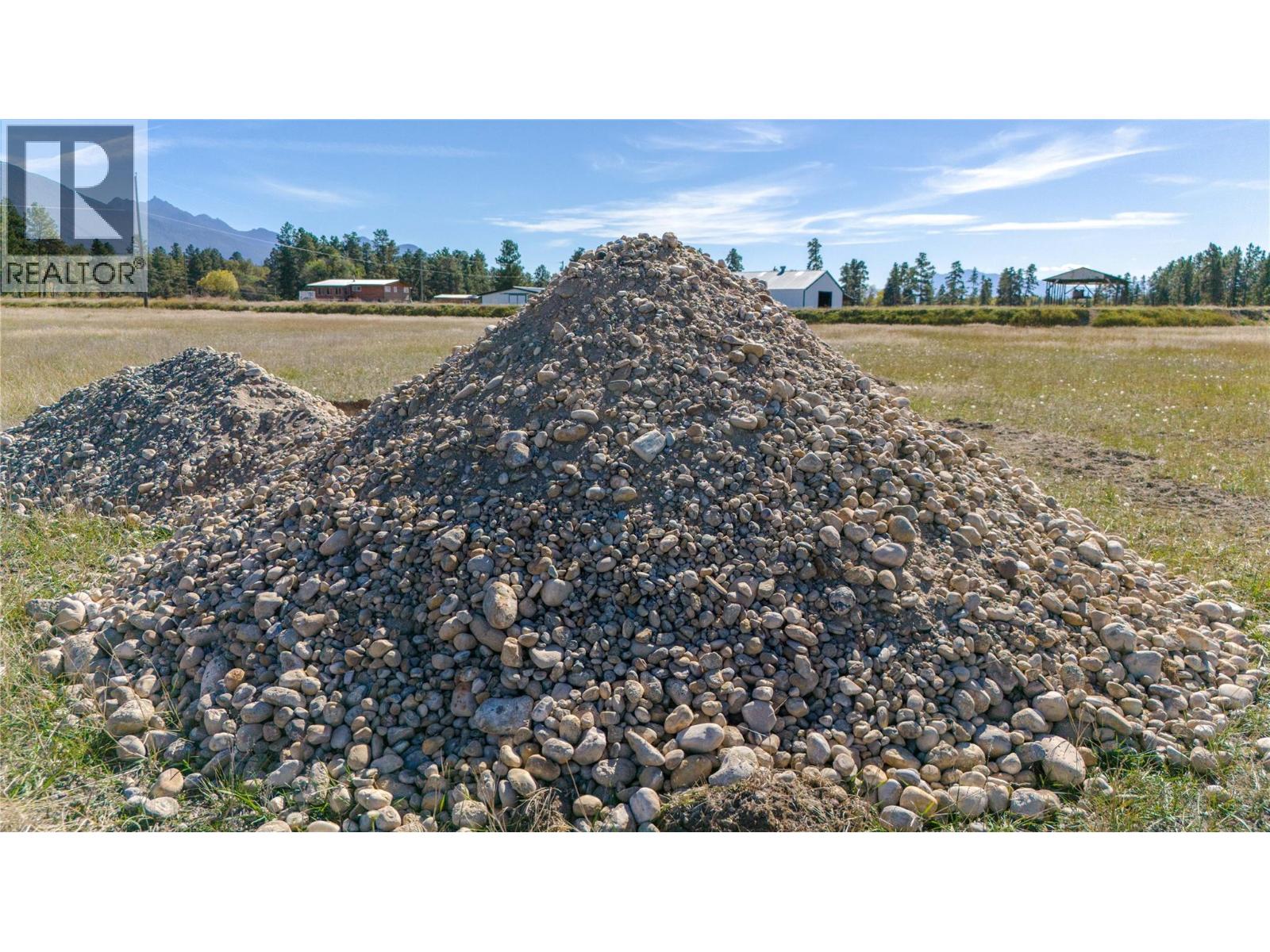 7055 93/95 Highway, Wasa, British Columbia  V0B 2K0 - Photo 77 - 10364005