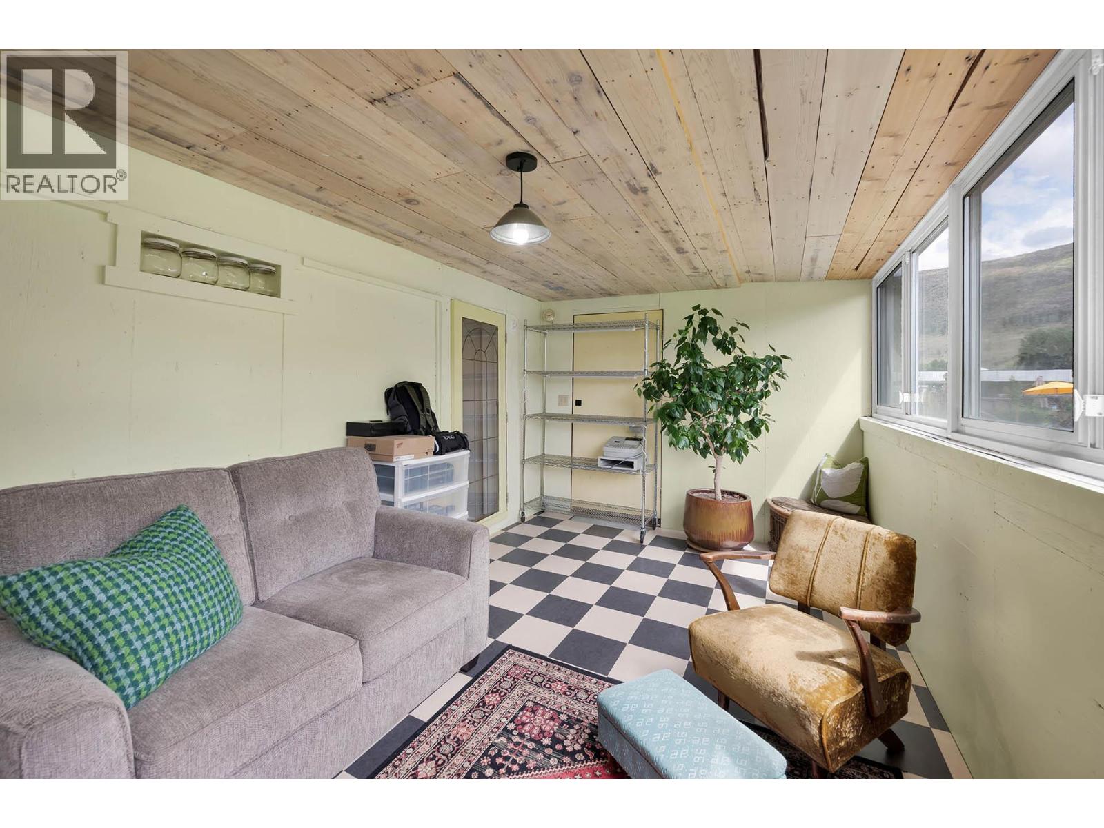 570 Dairy Road, Kamloops, British Columbia  V2B 8N5 - Photo 11 - 10364281