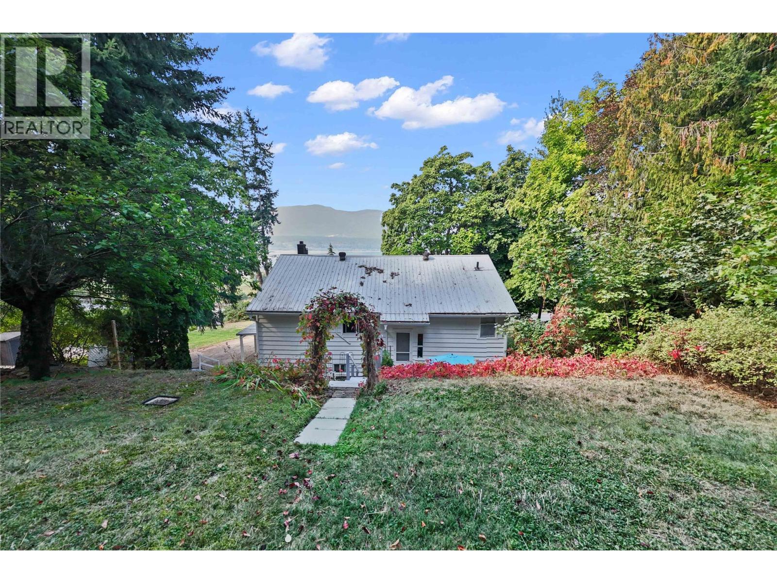 1430 Lakeshore Road Ne, Salmon Arm, British Columbia  V1E 2V7 - Photo 13 - 10364299