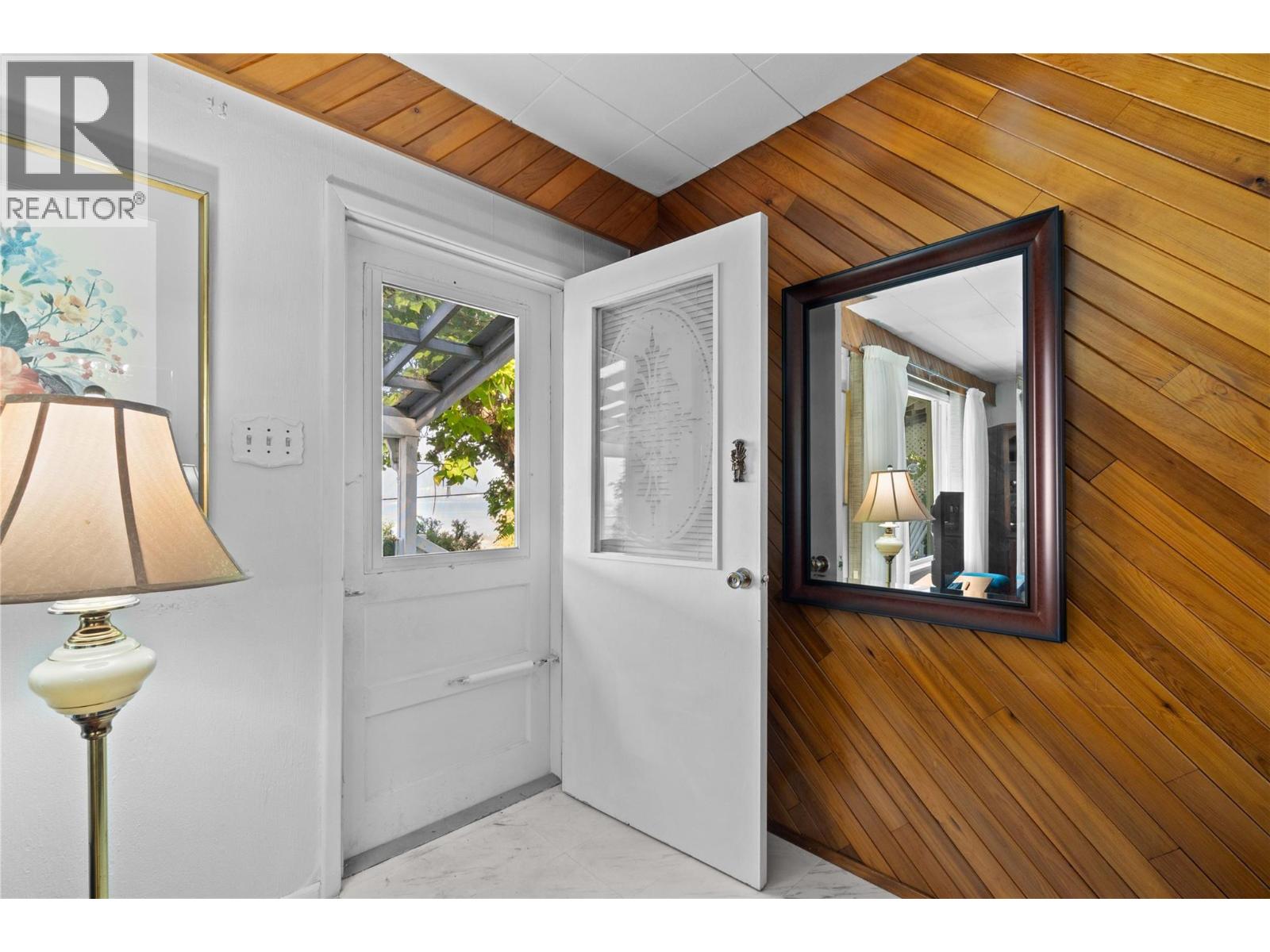 1430 Lakeshore Road Ne, Salmon Arm, British Columbia  V1E 2V7 - Photo 15 - 10364299