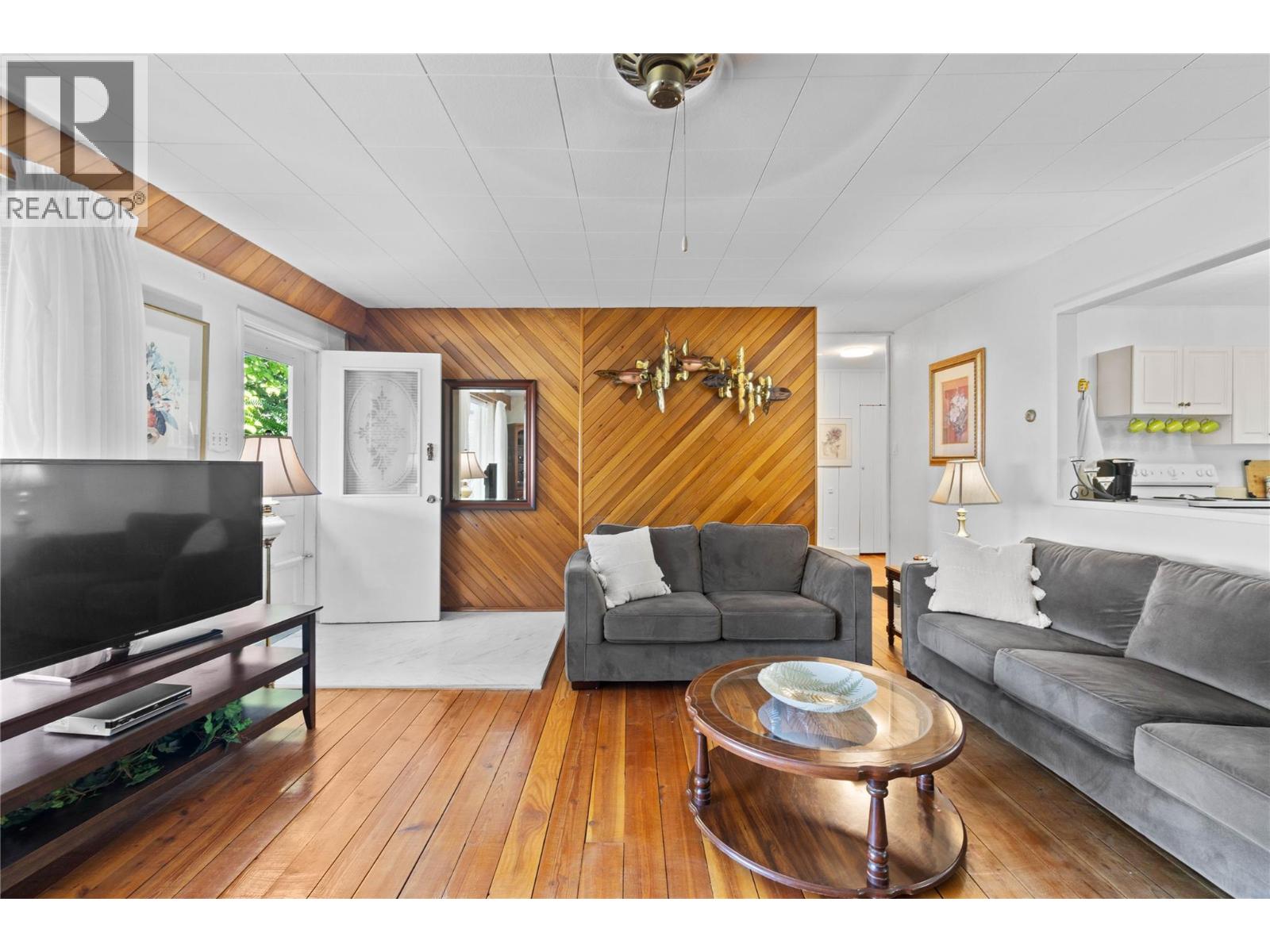 1430 Lakeshore Road Ne, Salmon Arm, British Columbia  V1E 2V7 - Photo 19 - 10364299