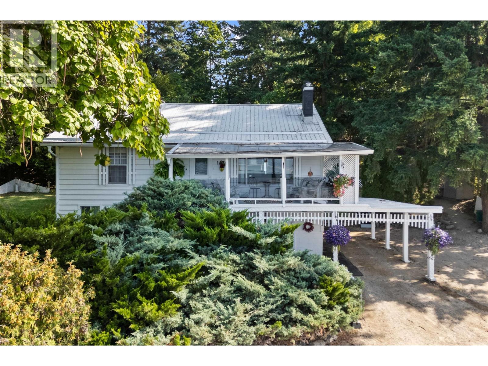 1430 Lakeshore Road Ne, Salmon Arm, British Columbia  V1E 2V7 - Photo 2 - 10364299