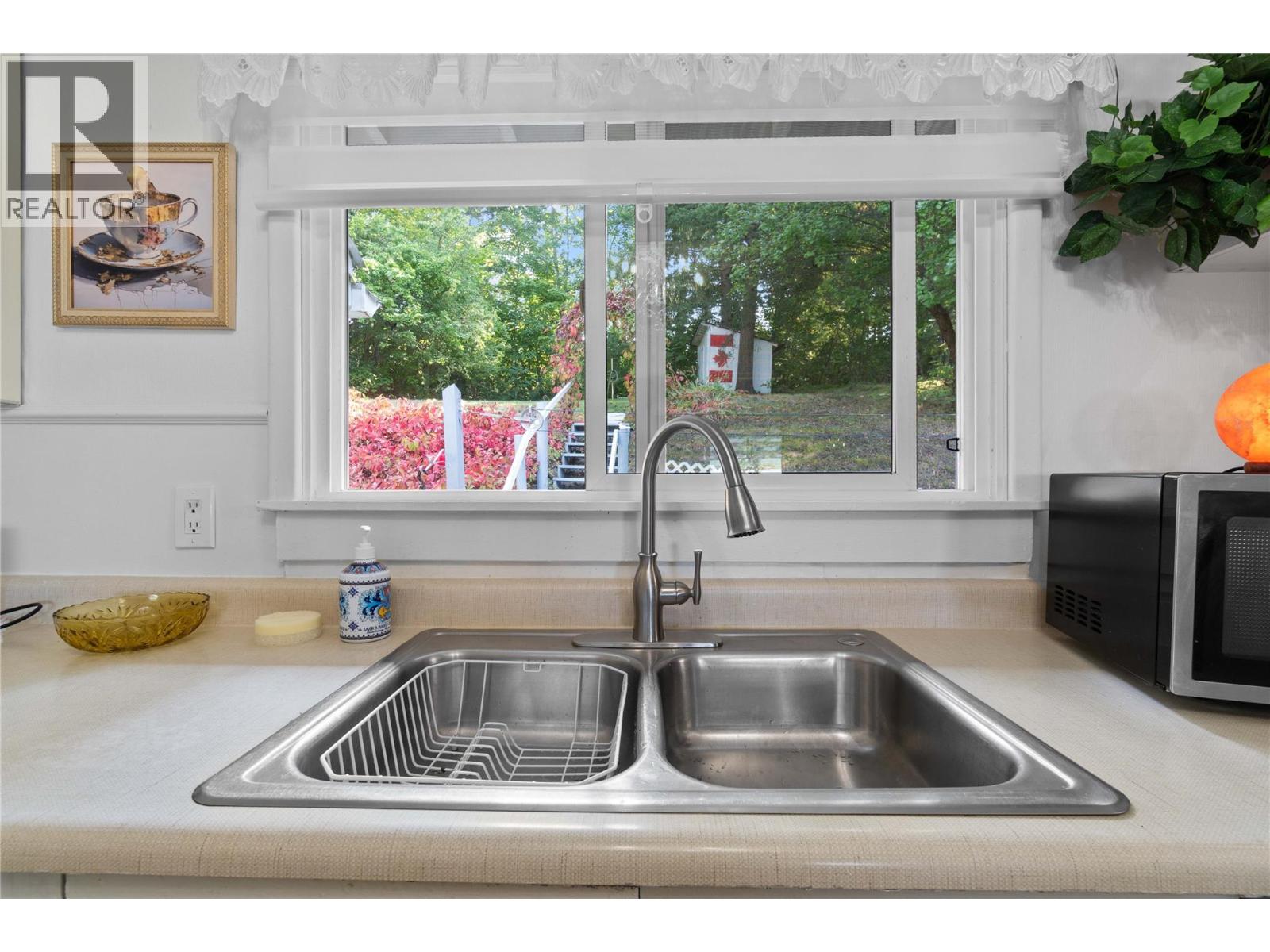 1430 Lakeshore Road Ne, Salmon Arm, British Columbia  V1E 2V7 - Photo 26 - 10364299