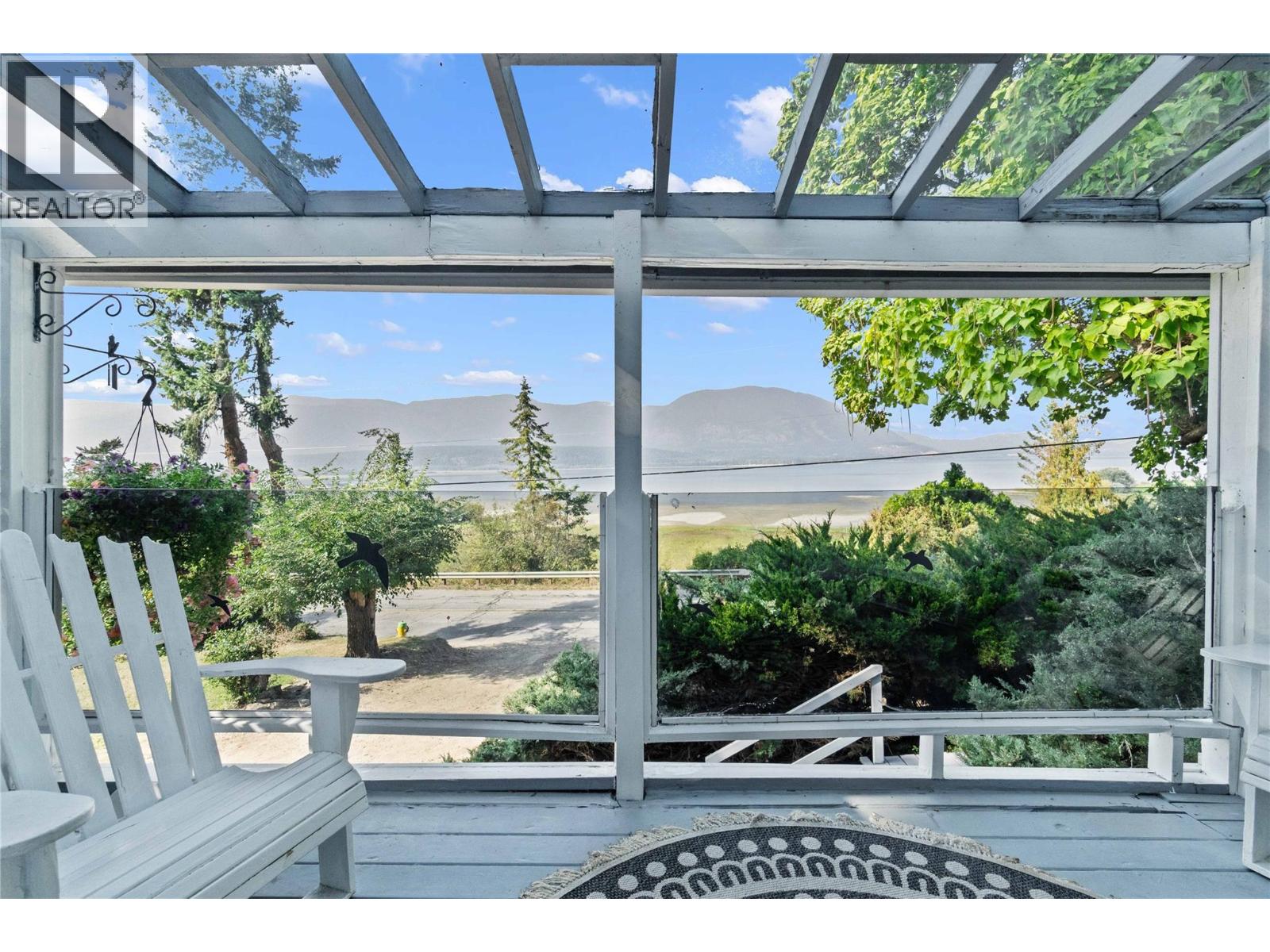 1430 Lakeshore Road Ne, Salmon Arm, British Columbia  V1E 2V7 - Photo 3 - 10364299