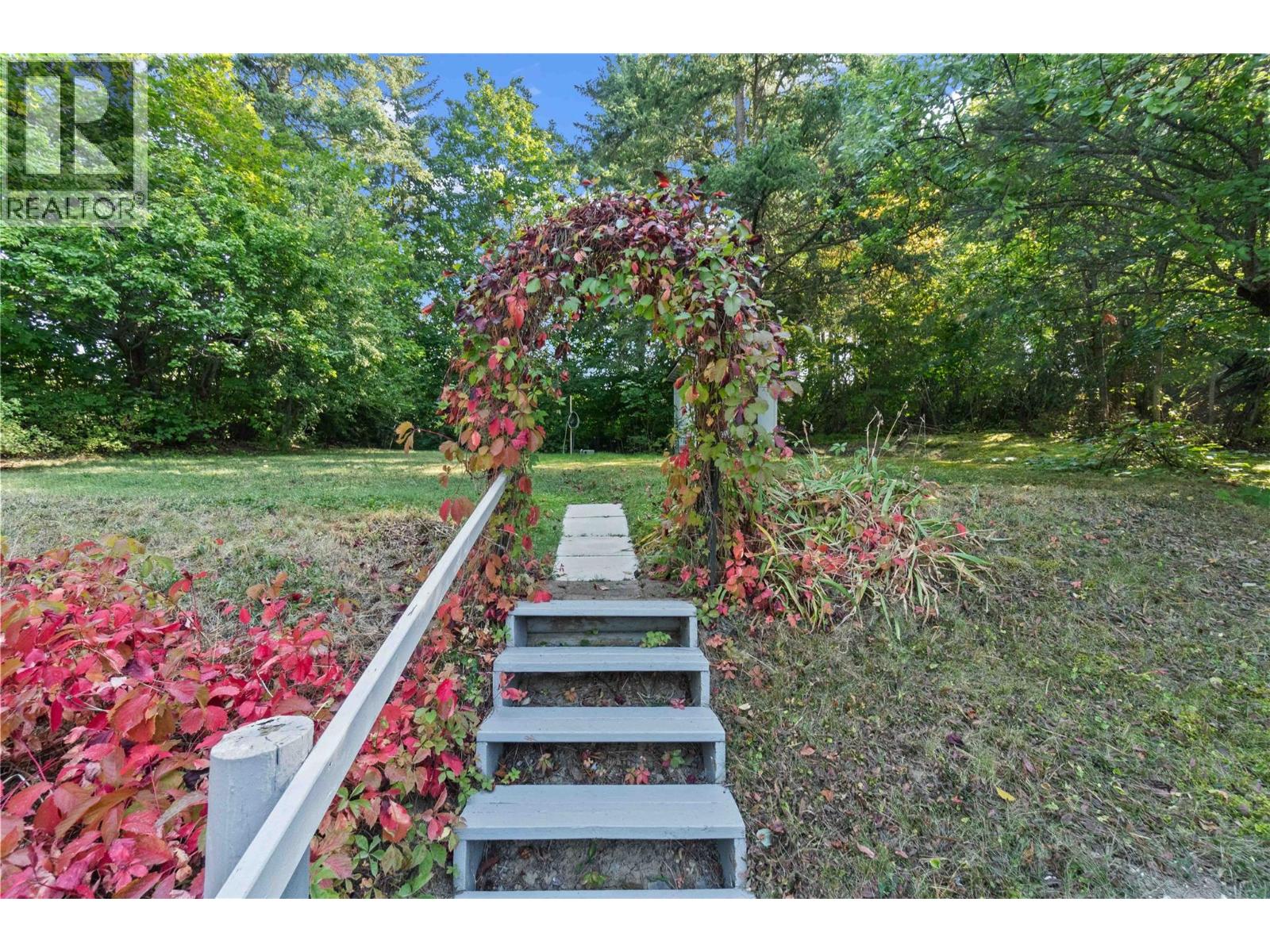 1430 Lakeshore Road Ne, Salmon Arm, British Columbia  V1E 2V7 - Photo 60 - 10364299