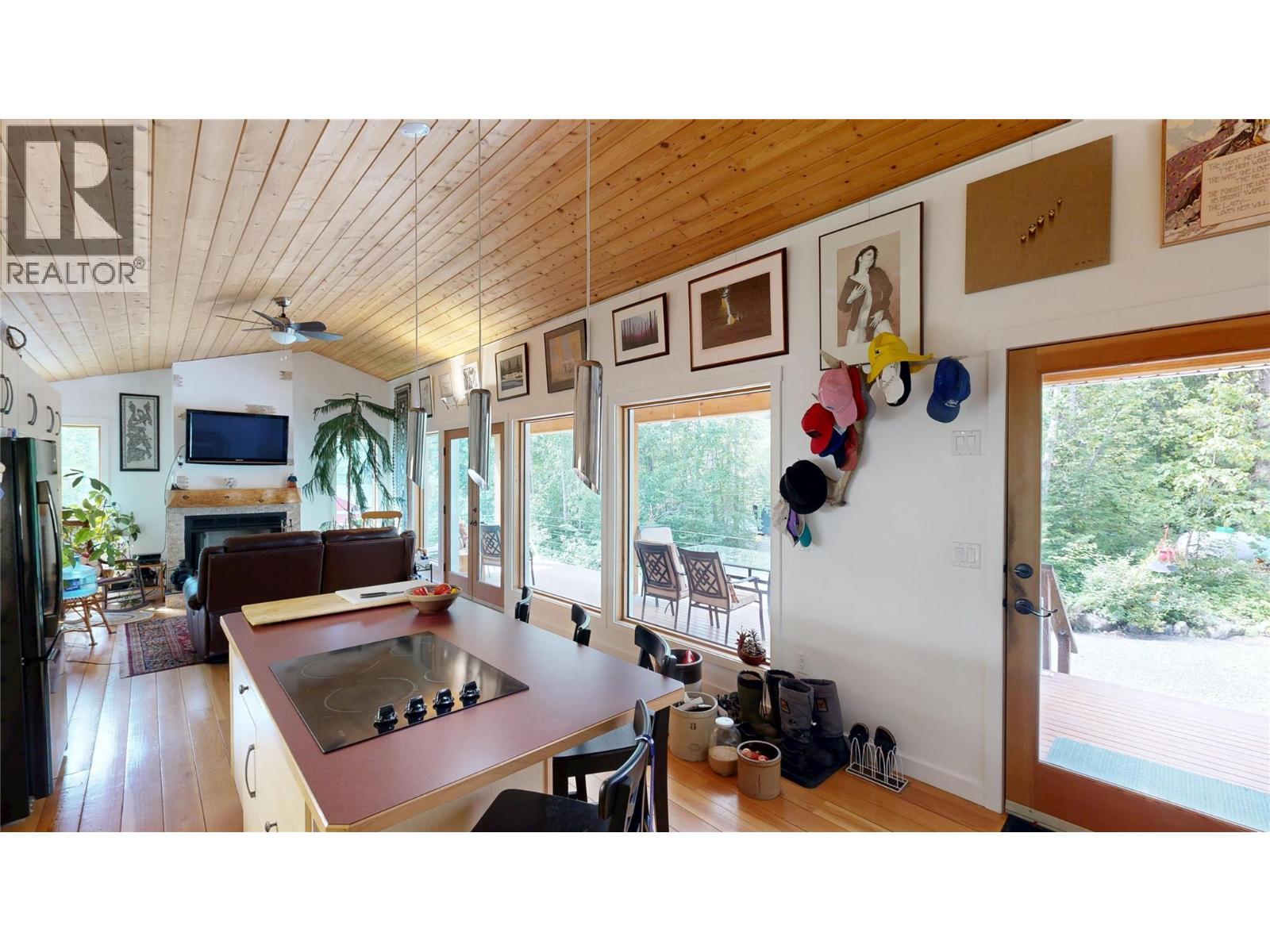 1427 Hartley Road, Golden, British Columbia  V0A 1H1 - Photo 16 - 10363925