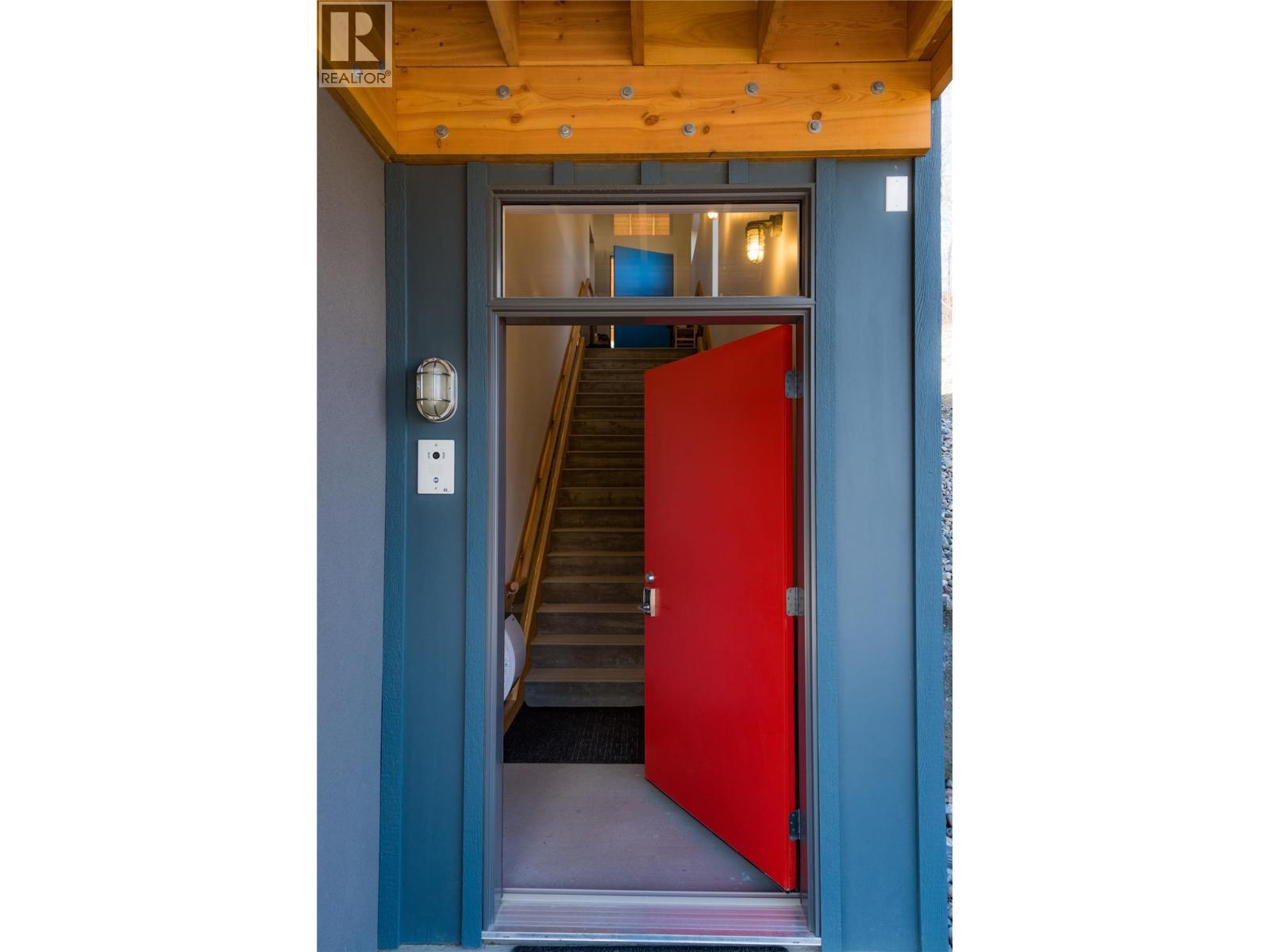 1006 Silvertip Road, Rossland, British Columbia  V0G 1Y0 - Photo 12 - 10363923