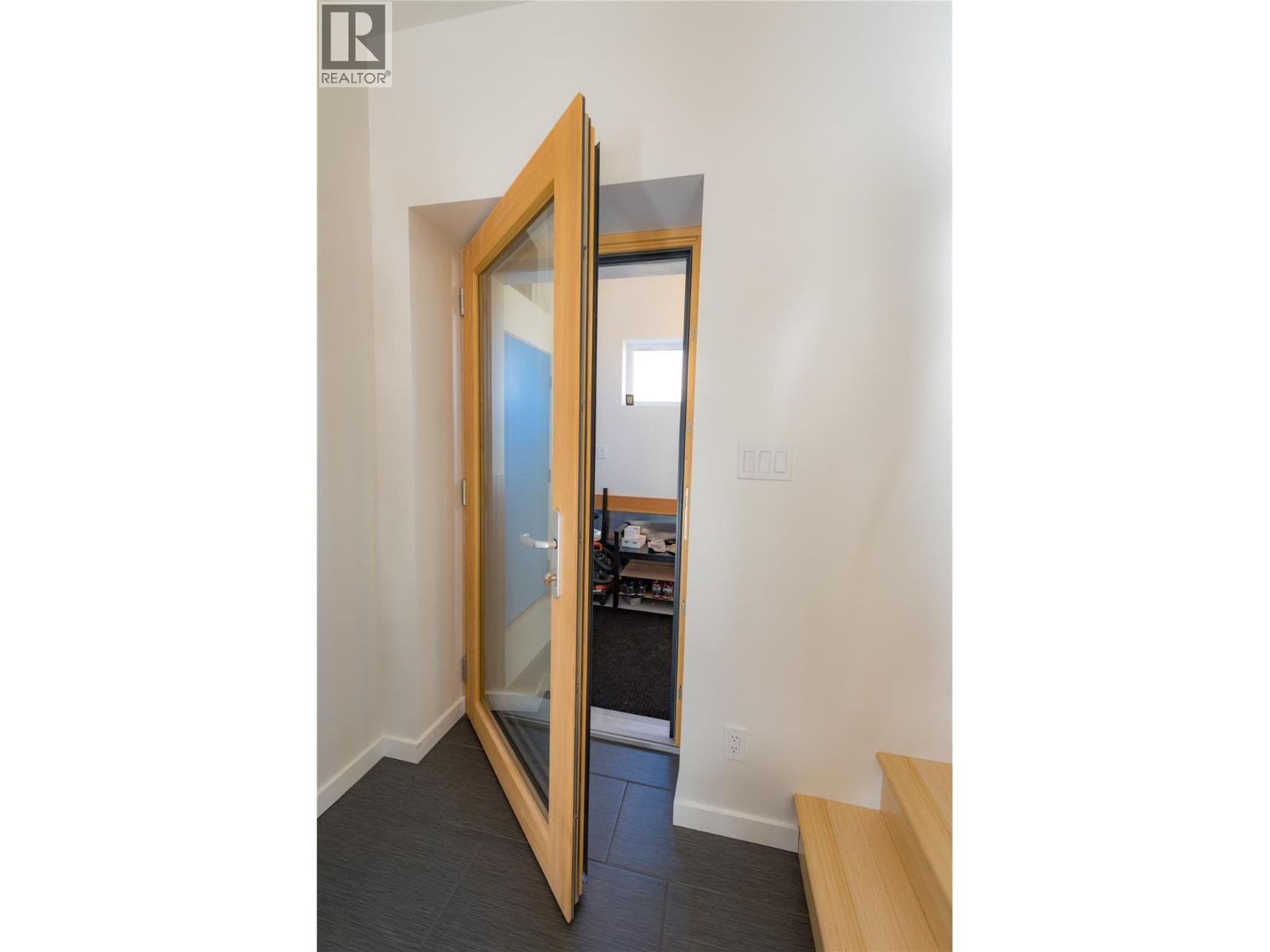 1006 Silvertip Road, Rossland, British Columbia  V0G 1Y0 - Photo 25 - 10363923