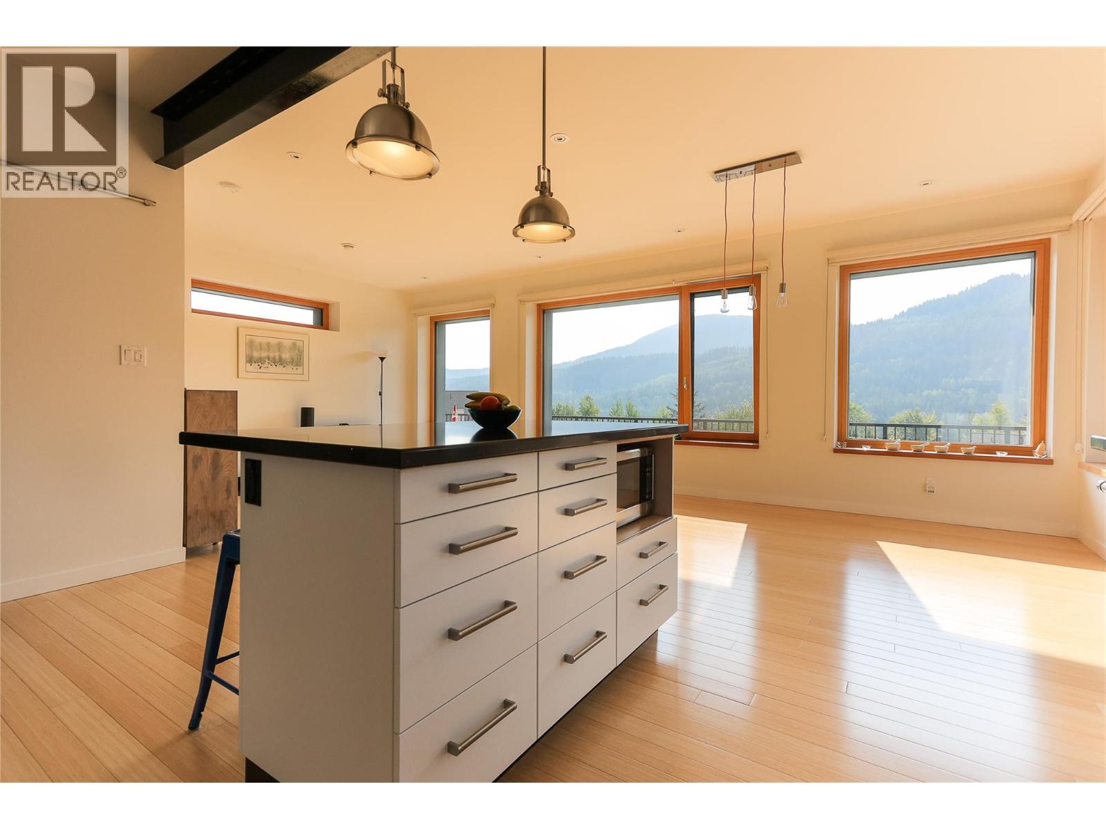 1006 Silvertip Road, Rossland, British Columbia  V0G 1Y0 - Photo 32 - 10363923