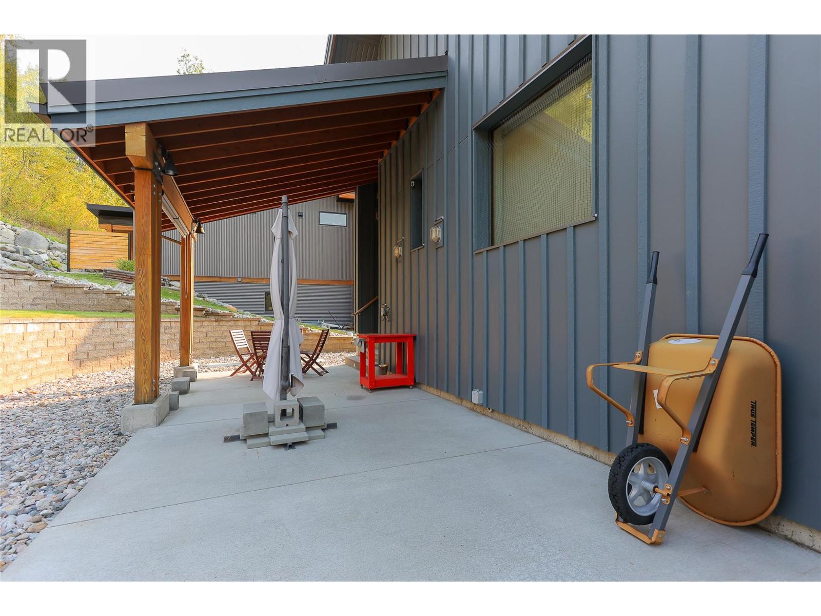 1006 Silvertip Road, Rossland, British Columbia  V0G 1Y0 - Photo 5 - 10363923