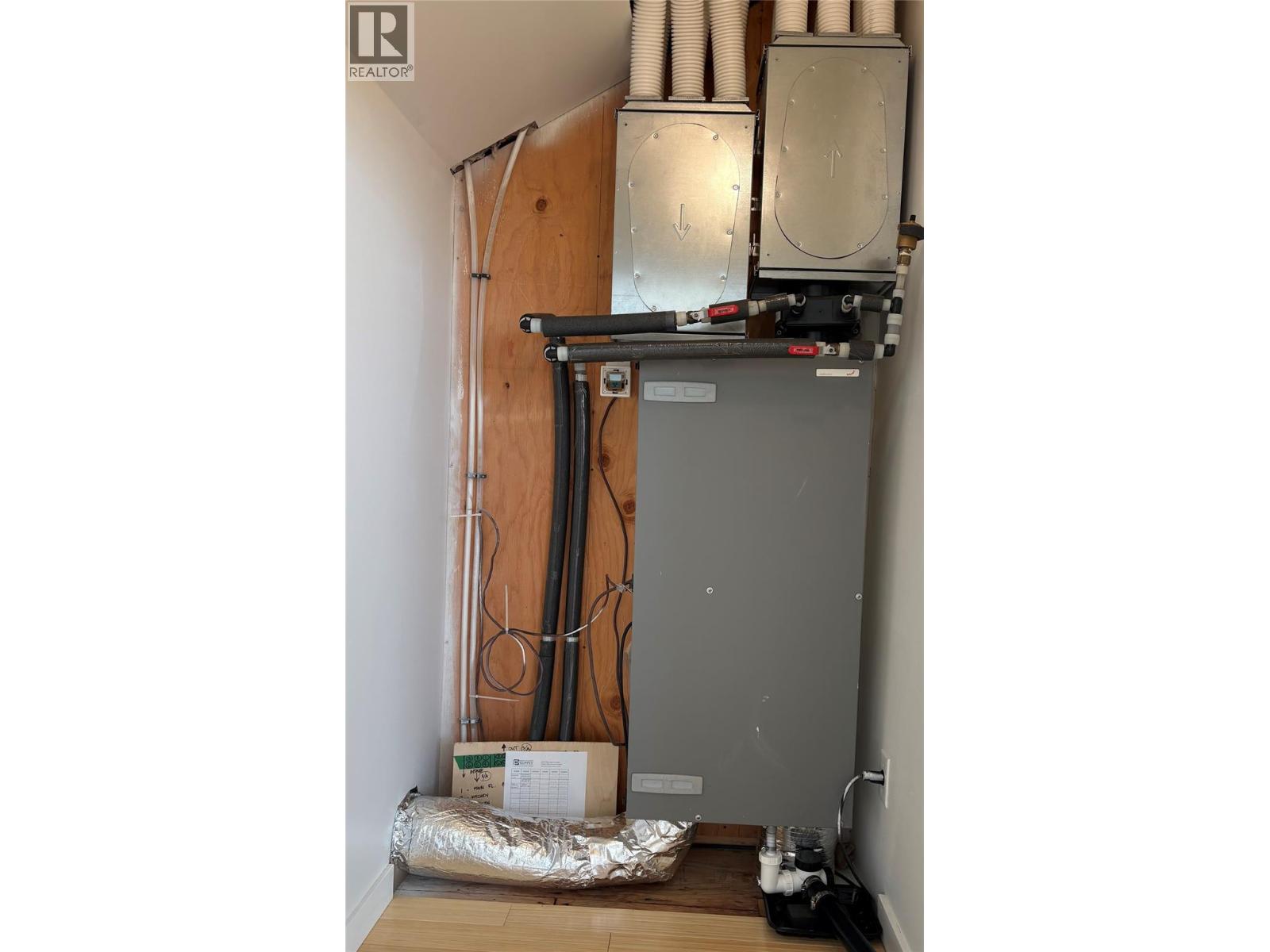 1006 Silvertip Road, Rossland, British Columbia  V0G 1Y0 - Photo 56 - 10363923