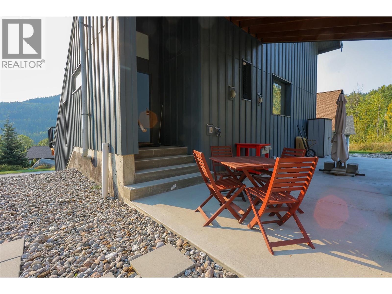 1006 Silvertip Road, Rossland, British Columbia  V0G 1Y0 - Photo 6 - 10363923