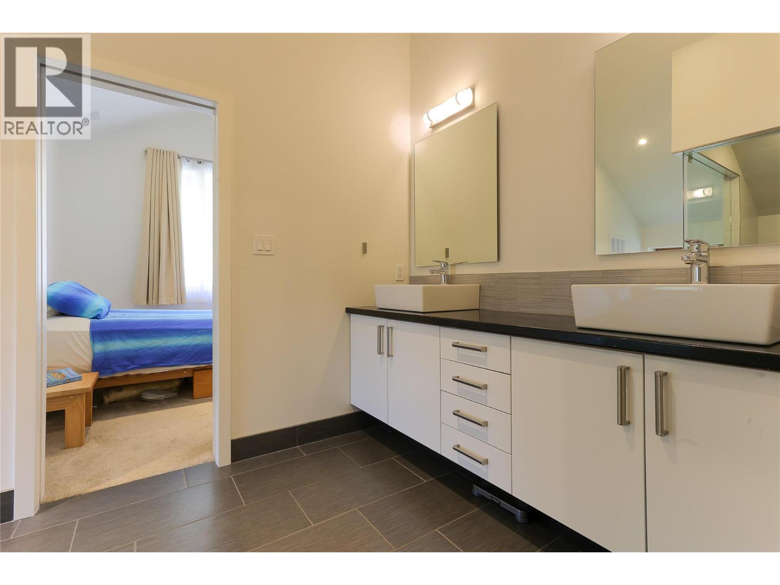 1006 Silvertip Road, Rossland, British Columbia  V0G 1Y0 - Photo 60 - 10363923