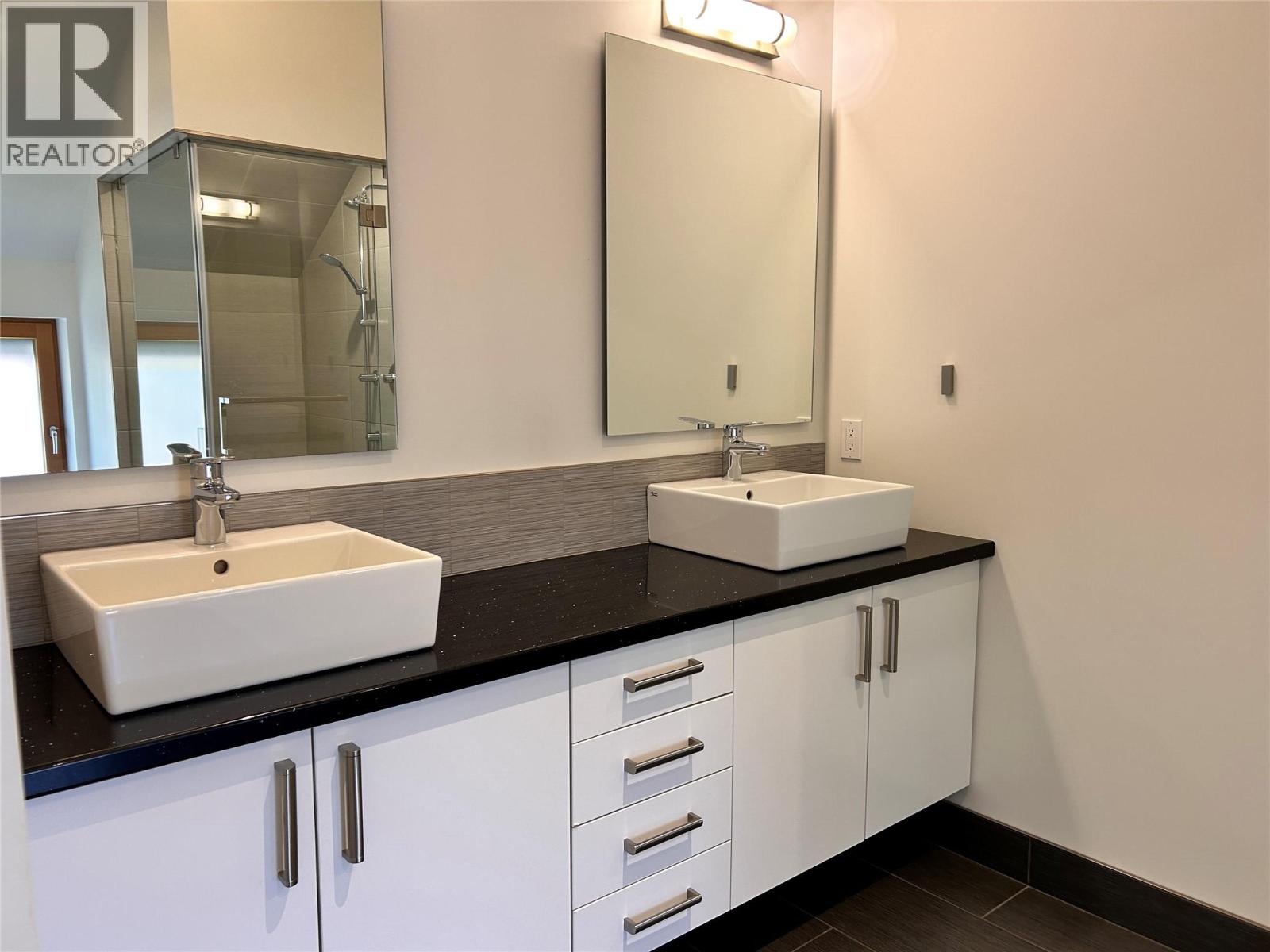 1006 Silvertip Road, Rossland, British Columbia  V0G 1Y0 - Photo 63 - 10363923