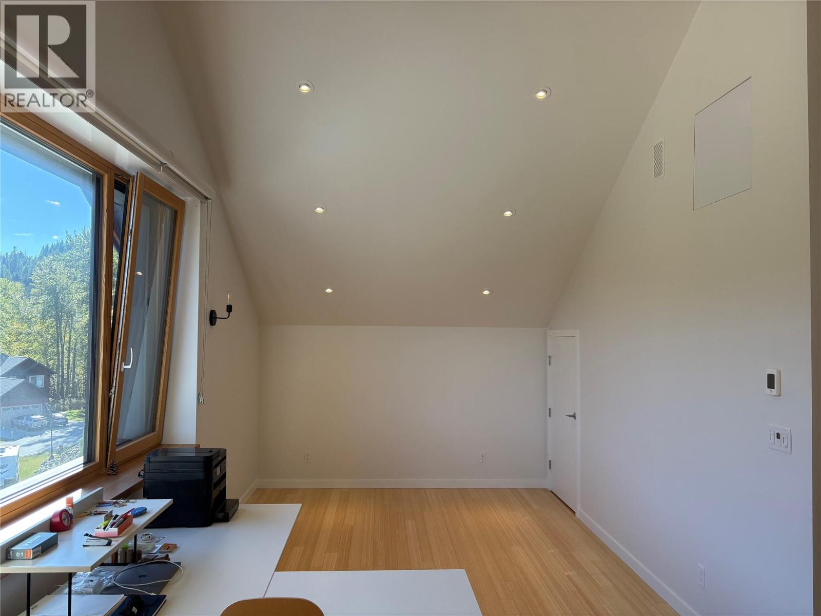 1006 Silvertip Road, Rossland, British Columbia  V0G 1Y0 - Photo 83 - 10363923