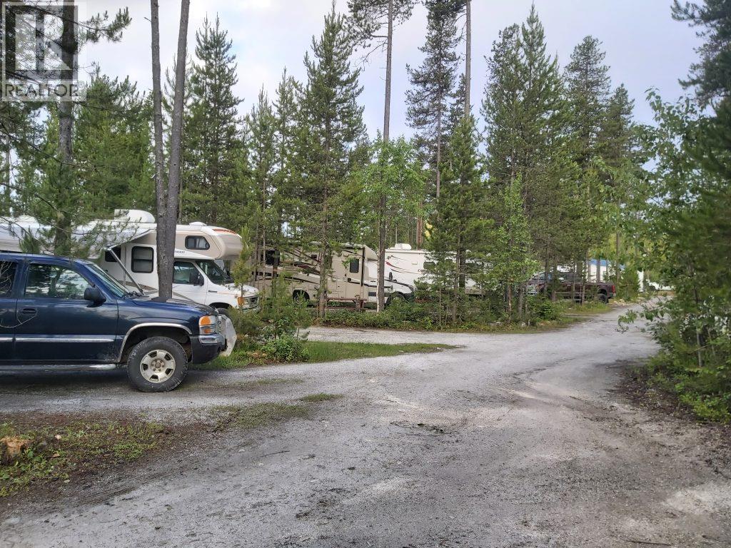 991 West Frontage Road, Blue River, British Columbia  V0E 1J0 - Photo 22 - 10364275