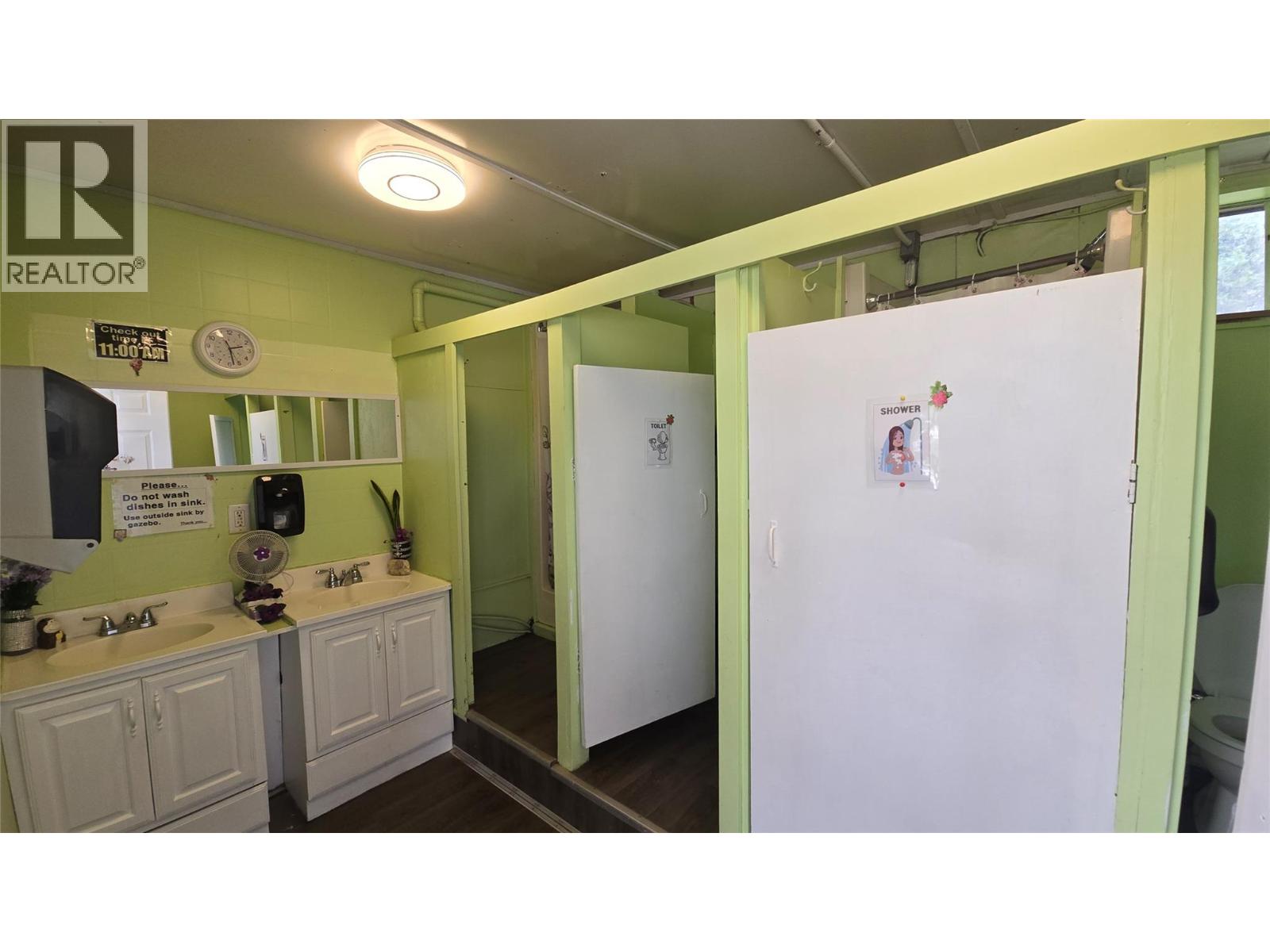 991 West Frontage Road, Blue River, British Columbia  V0E 1J0 - Photo 31 - 10364275