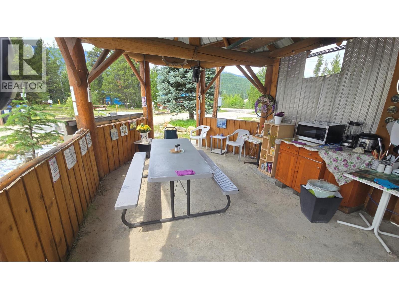 991 West Frontage Road, Blue River, British Columbia  V0E 1J0 - Photo 7 - 10364275
