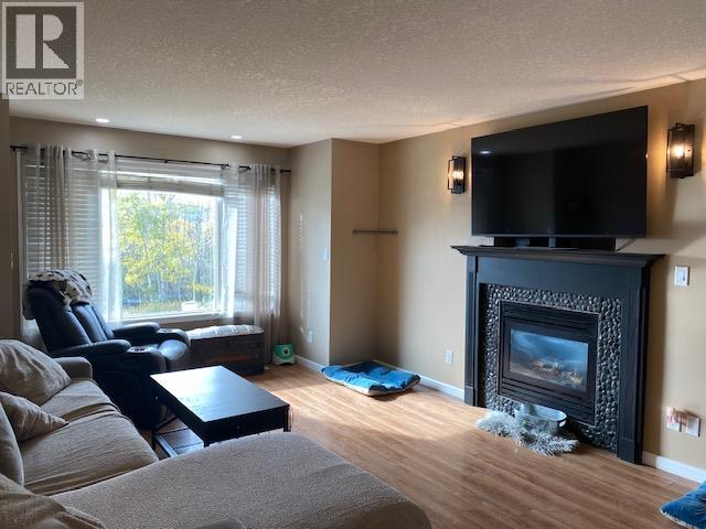 5404 Hillside Avenue, Chetwynd, British Columbia  V0C 1J0 - Photo 4 - 10364388