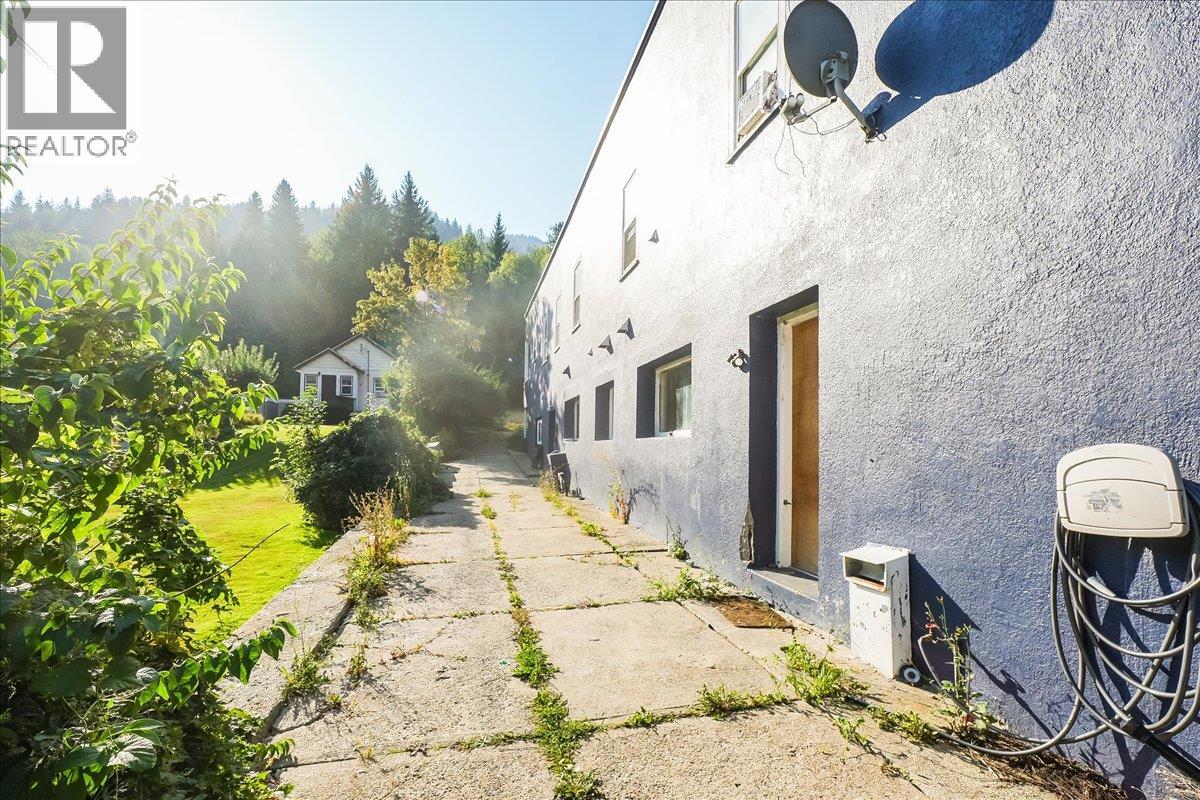 156 Haig Street Street, Warfield, British Columbia  V1R 2L9 - Photo 4 - 10363909