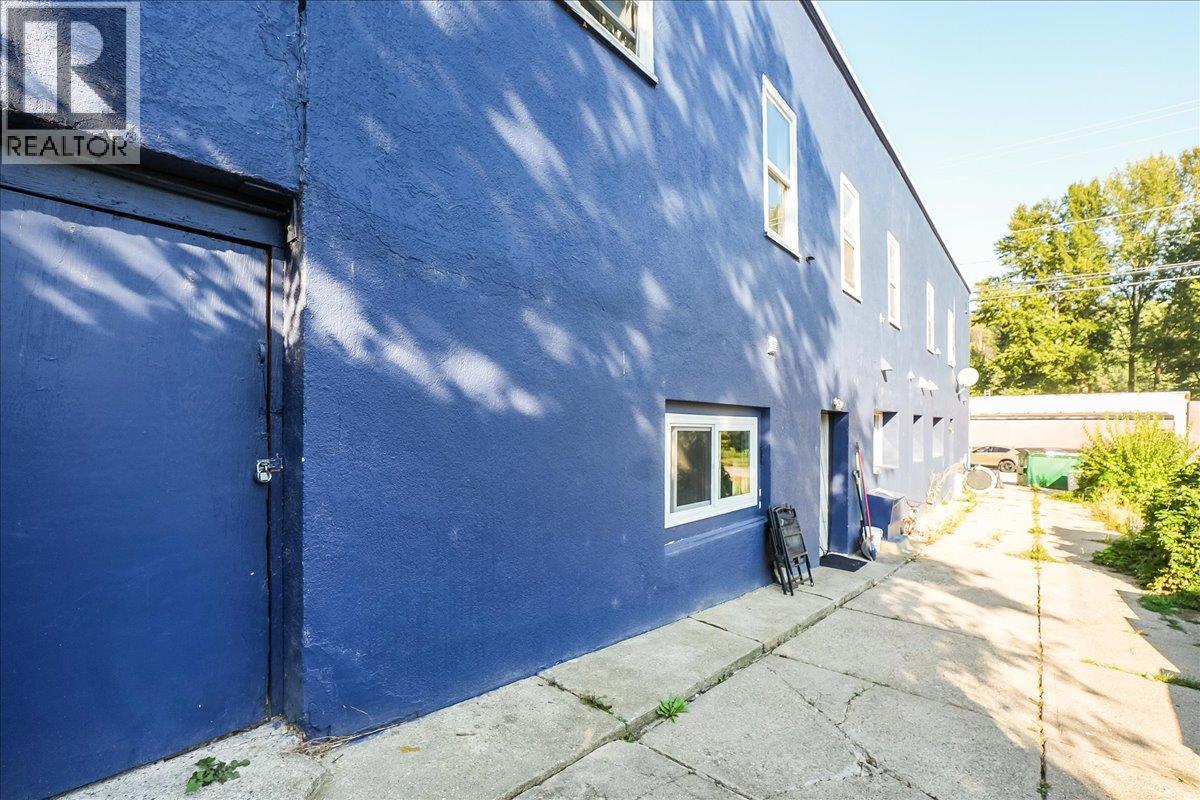 156 Haig Street Street, Warfield, British Columbia  V1R 2L9 - Photo 6 - 10363909