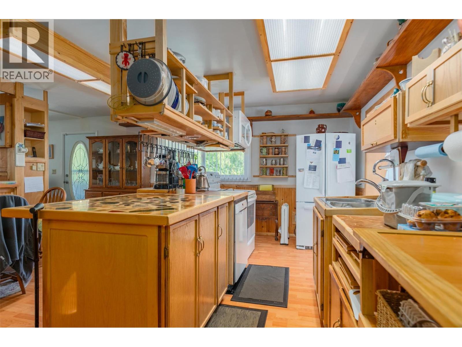 2828 9th Avenue, Castlegar, British Columbia  V1N 2Z1 - Photo 2 - 10364371