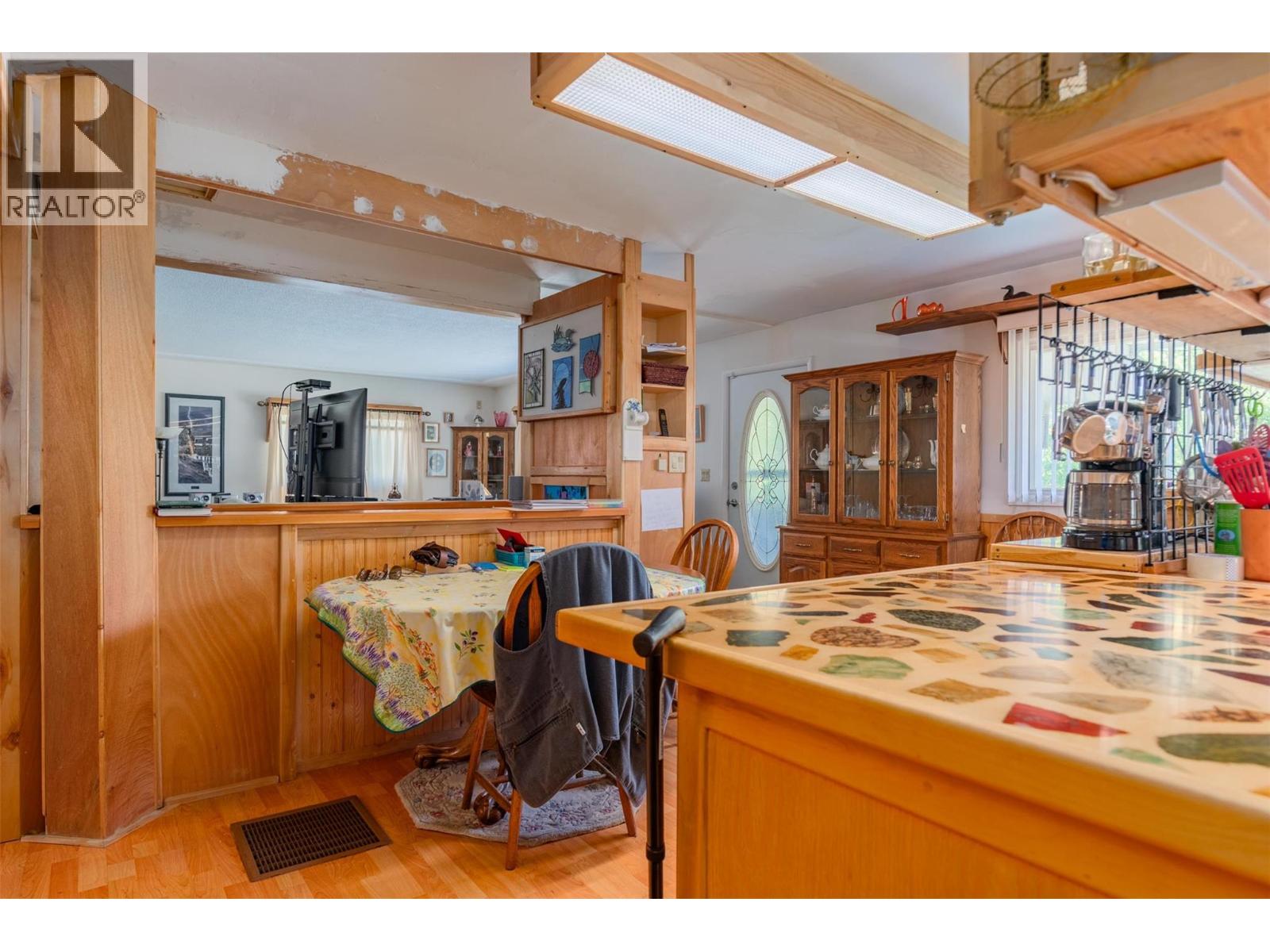 2828 9th Avenue, Castlegar, British Columbia  V1N 2Z1 - Photo 3 - 10364371