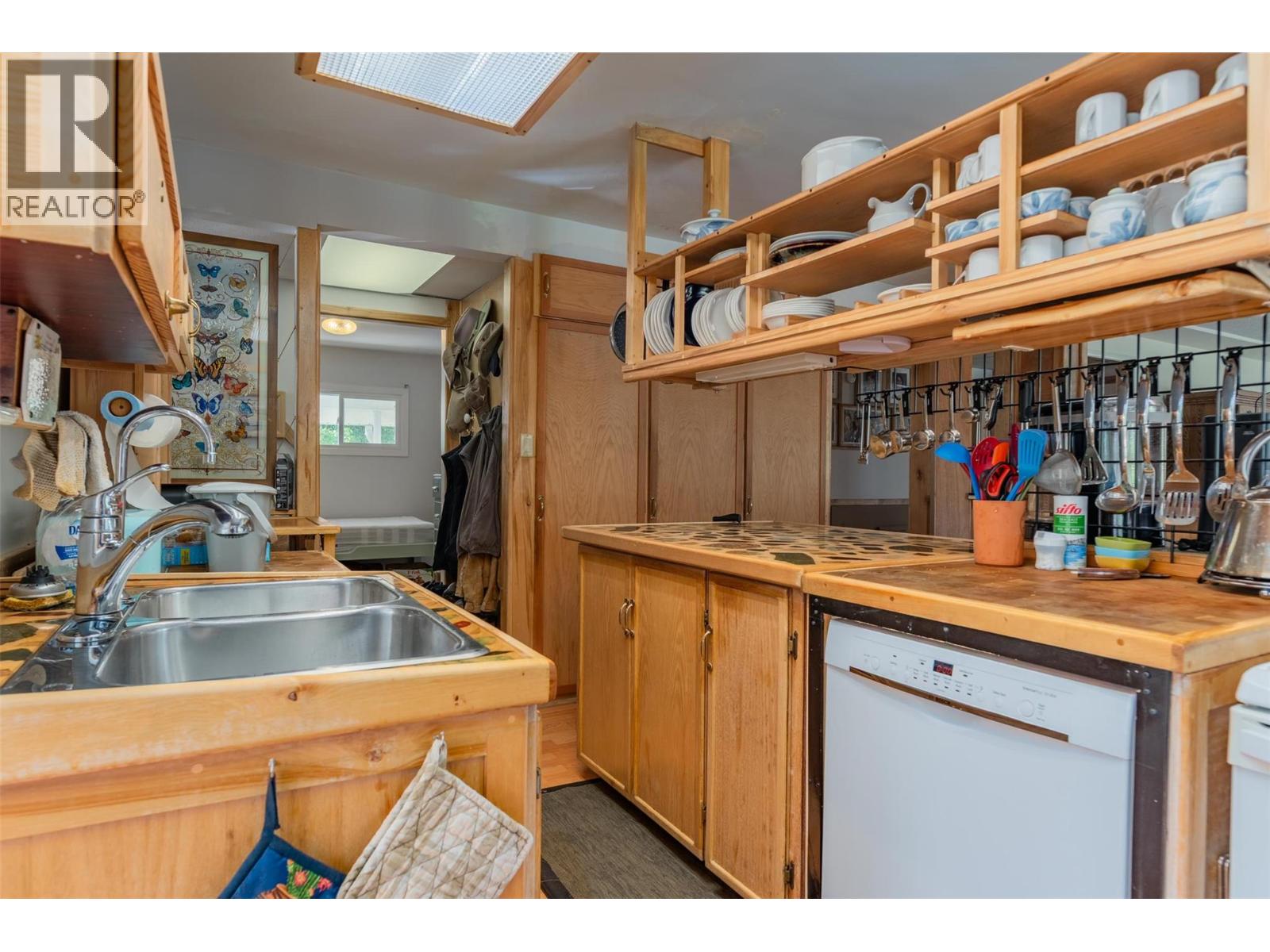 2828 9th Avenue, Castlegar, British Columbia  V1N 2Z1 - Photo 4 - 10364371