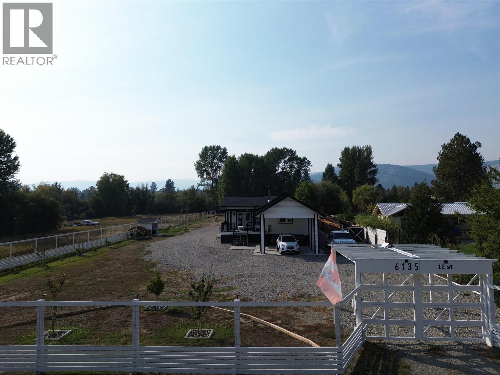 6135 12th Street, Grand Forks, British Columbia  V0H 1H0 - Photo 2 - 10364487