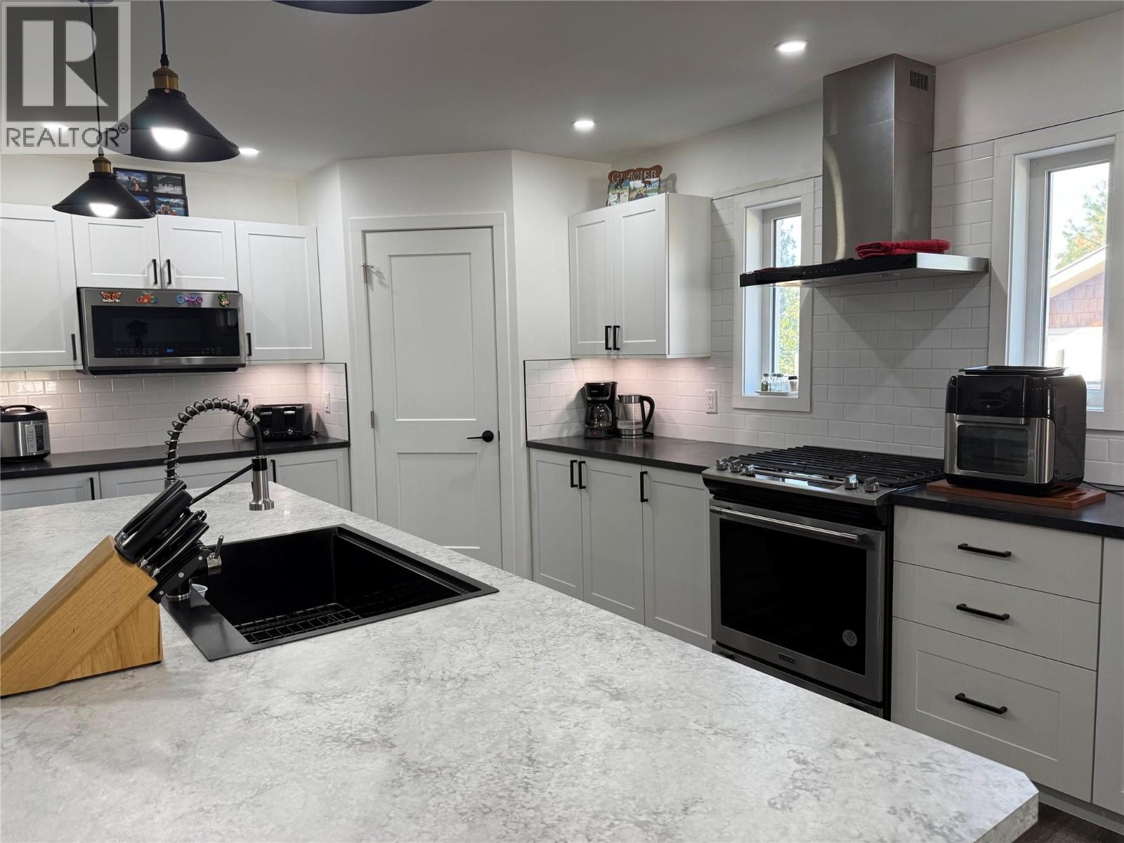 6135 12th Street, Grand Forks, British Columbia  V0H 1H0 - Photo 21 - 10364487