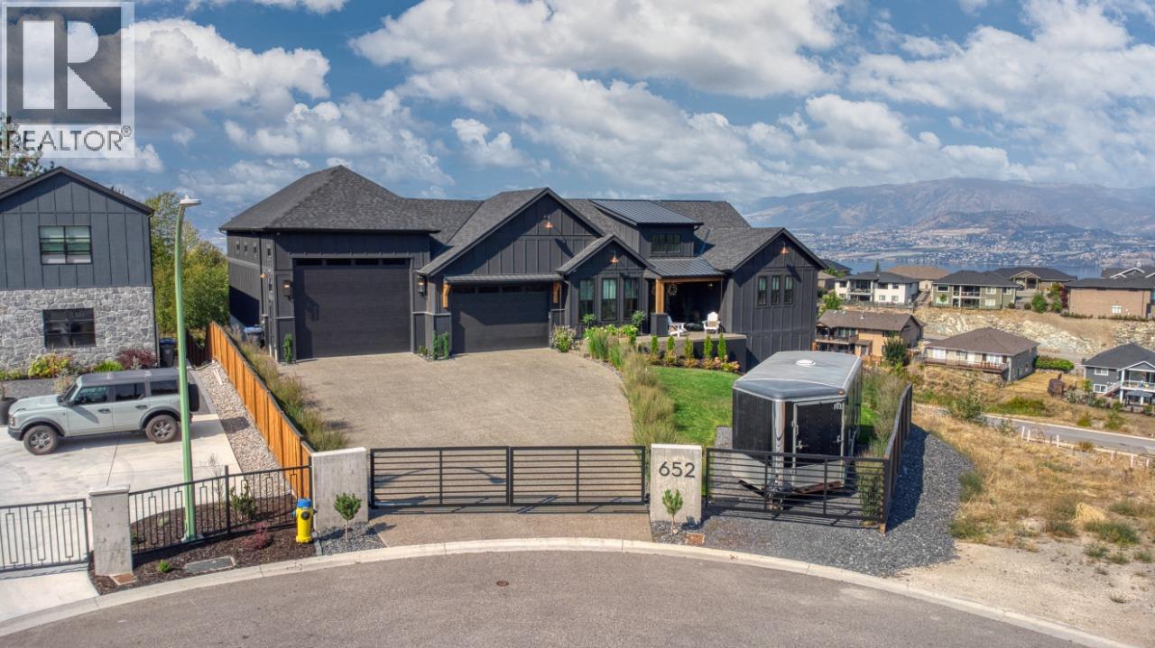 652 Trumpeter Road, Kelowna, British Columbia  V1W 4L6 - Photo 2 - 10364530
