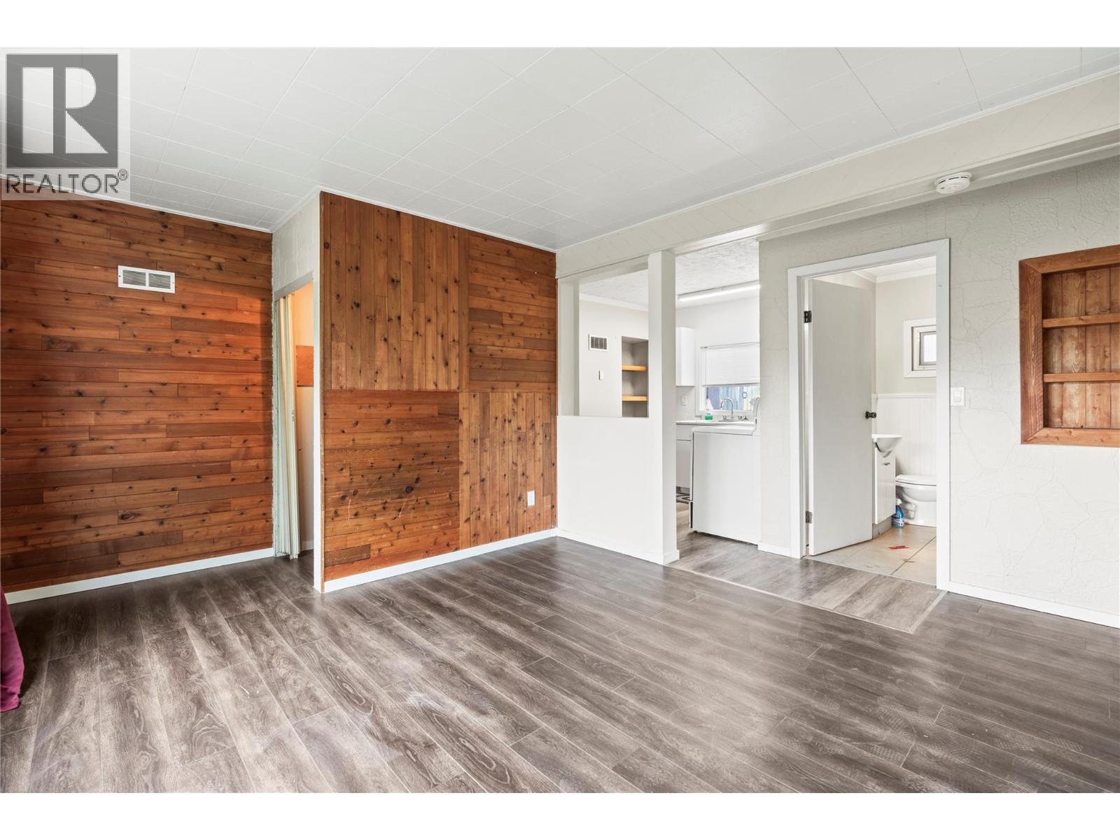 1961 Vernon Street, Lumby, British Columbia  V0E 2G0 - Photo 10 - 10364385