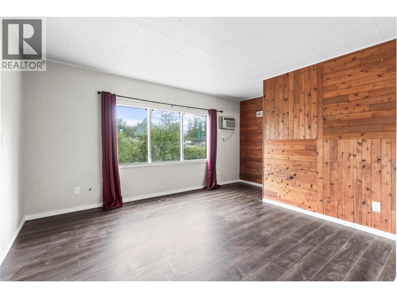 1961 Vernon Street, Lumby, British Columbia  V0E 2G0 - Photo 11 - 10364385