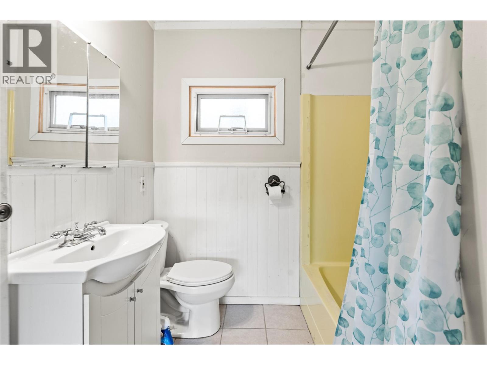 1961 Vernon Street, Lumby, British Columbia  V0E 2G0 - Photo 12 - 10364385