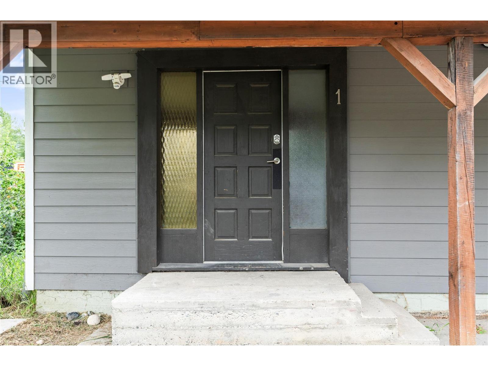 1961 Vernon Street, Lumby, British Columbia  V0E 2G0 - Photo 2 - 10364385