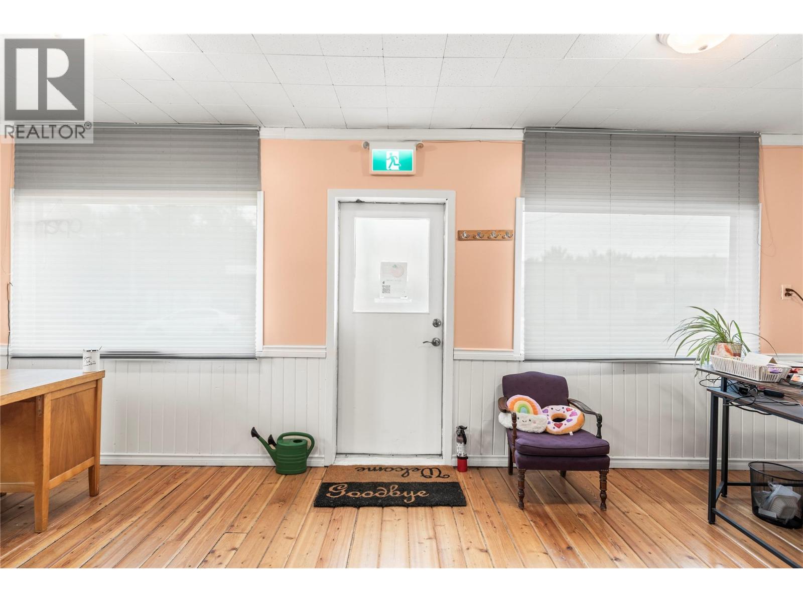 1961 Vernon Street, Lumby, British Columbia  V0E 2G0 - Photo 4 - 10364385