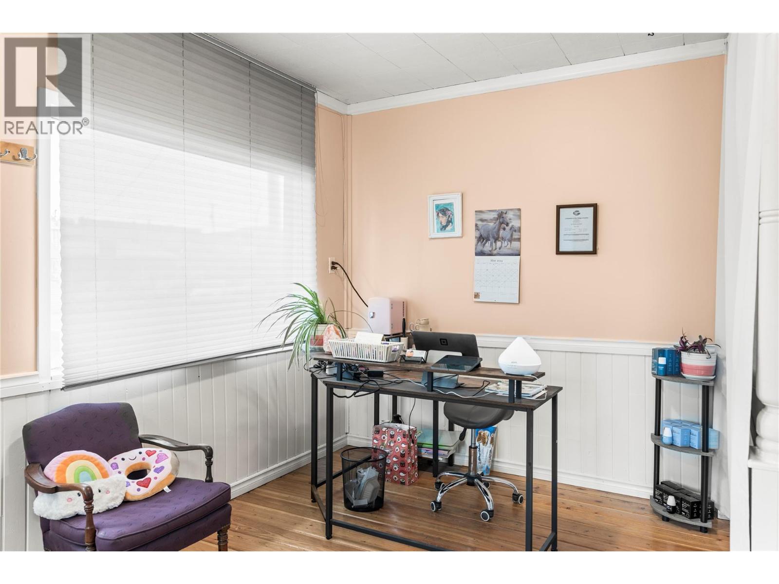 1961 Vernon Street, Lumby, British Columbia  V0E 2G0 - Photo 6 - 10364385