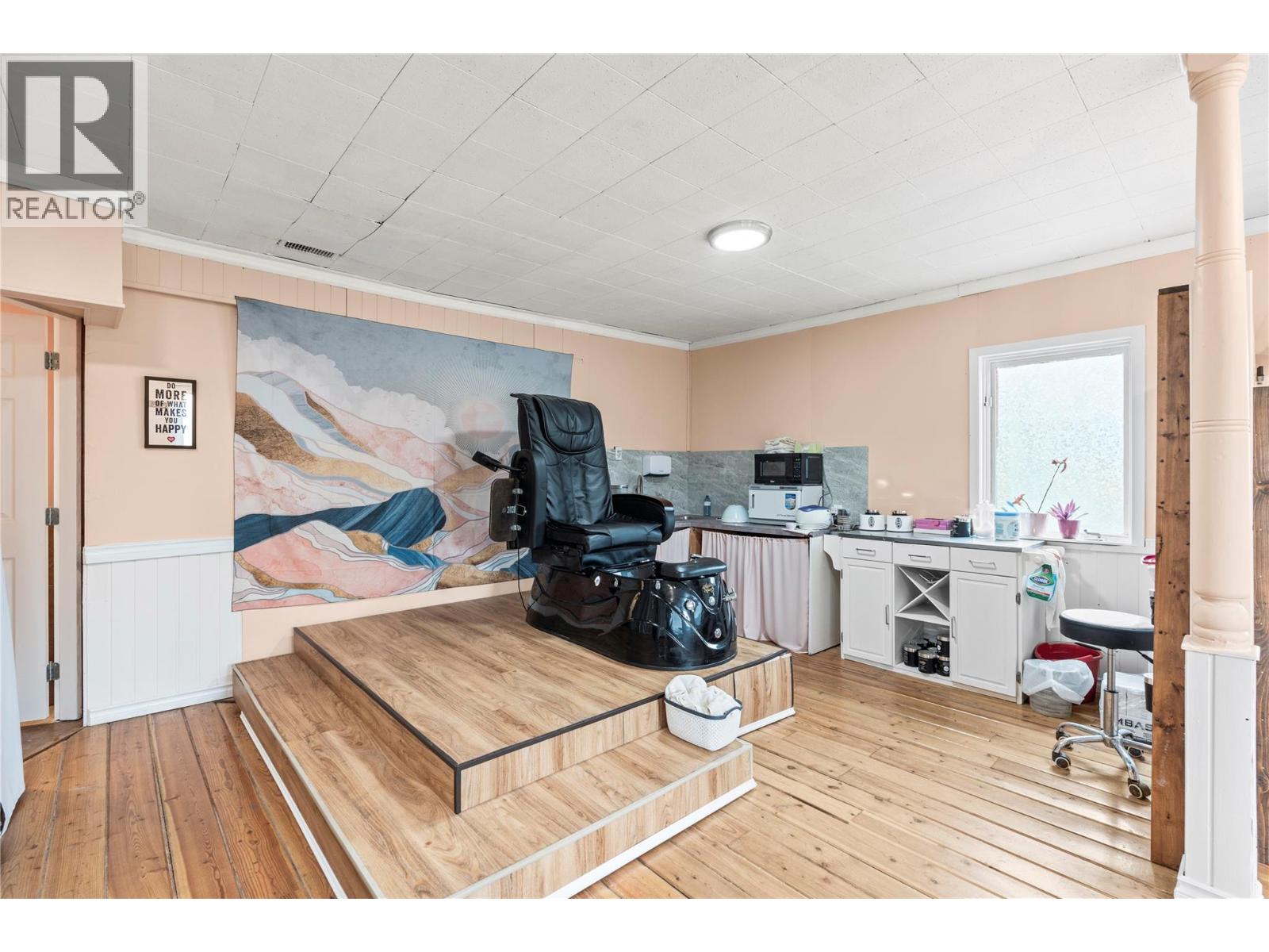 1961 Vernon Street, Lumby, British Columbia  V0E 2G0 - Photo 7 - 10364385